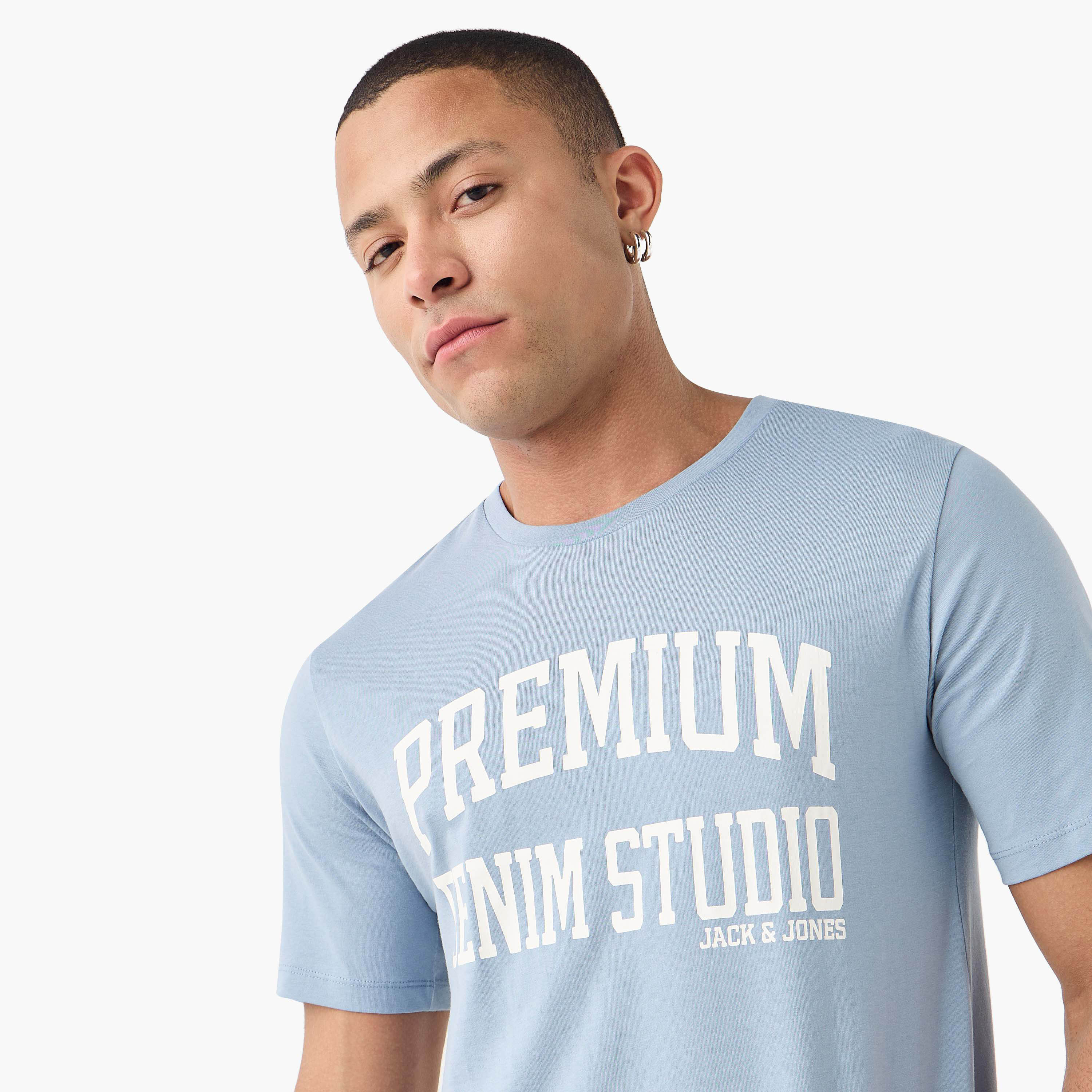 تي شيرت رجالي مطبوع برقبة دائرية وأكمام قصيرة من جاك اند جونز-men-clothing-tshirtsandpolos-tshirts-image-3
