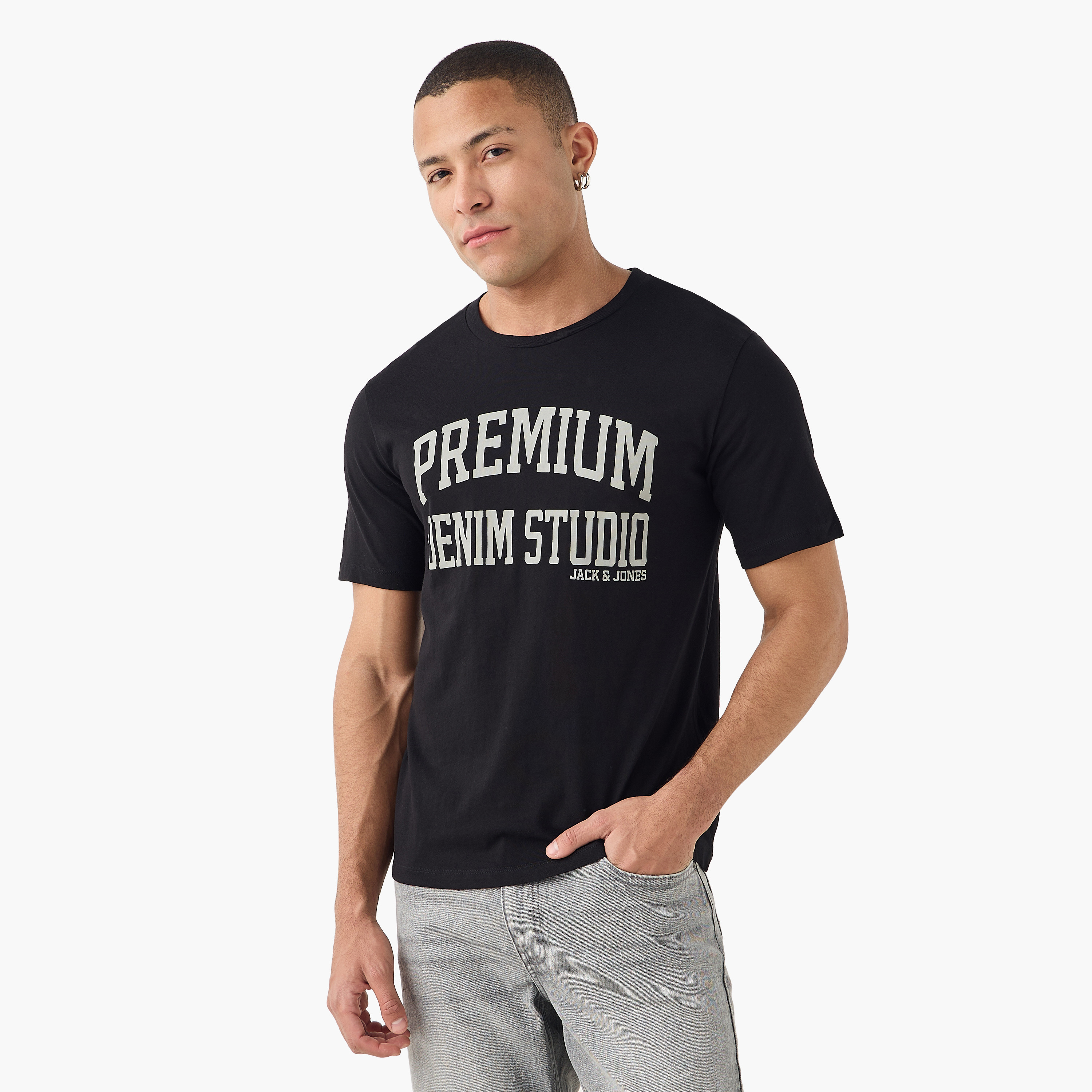 تي شيرت رجالي مطبوع برقبة دائرية وأكمام قصيرة من جاك اند جونز-men-clothing-tshirtsandpolos-tshirts-image-6