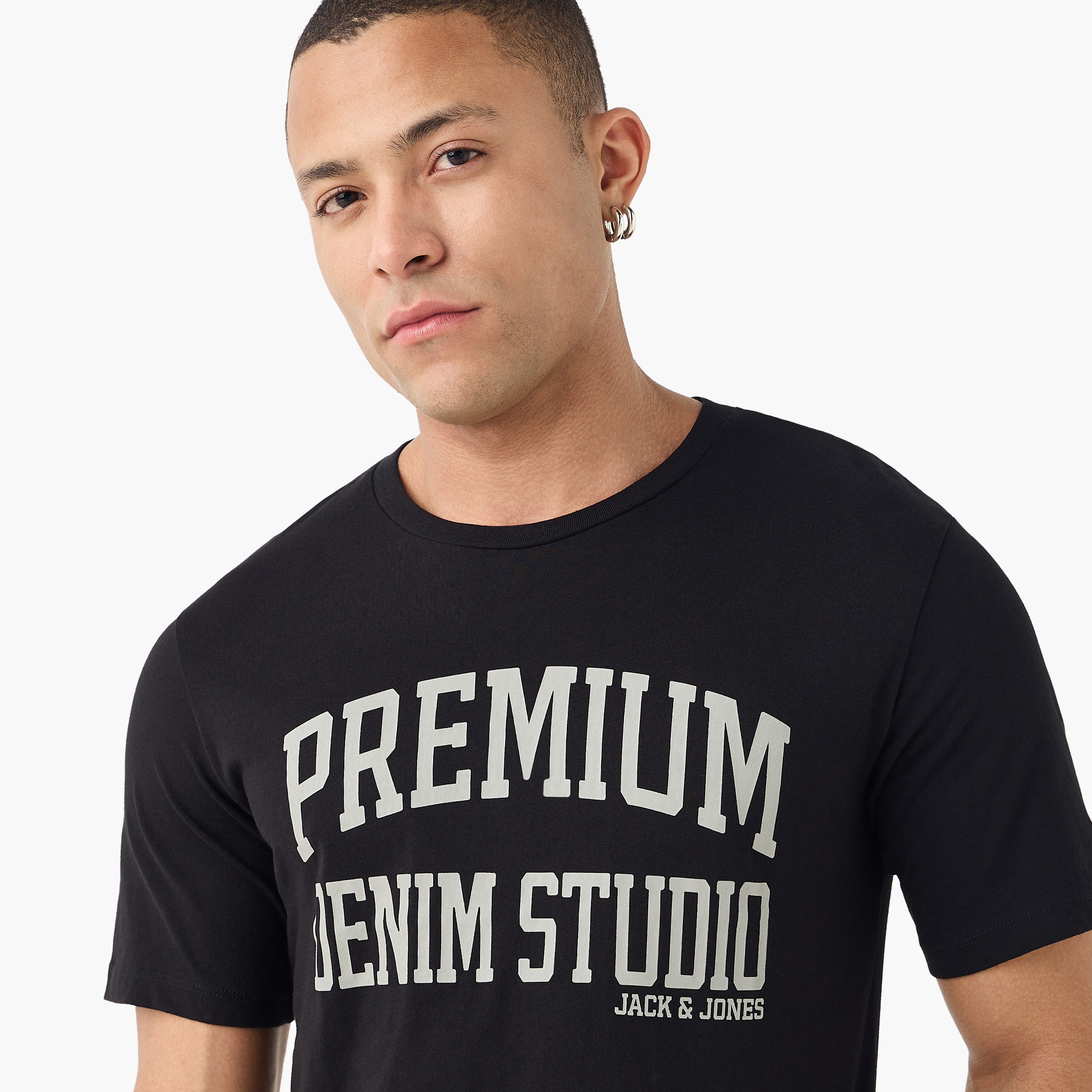 تي شيرت رجالي مطبوع برقبة دائرية وأكمام قصيرة من جاك اند جونز-men-clothing-tshirtsandpolos-tshirts-image-9