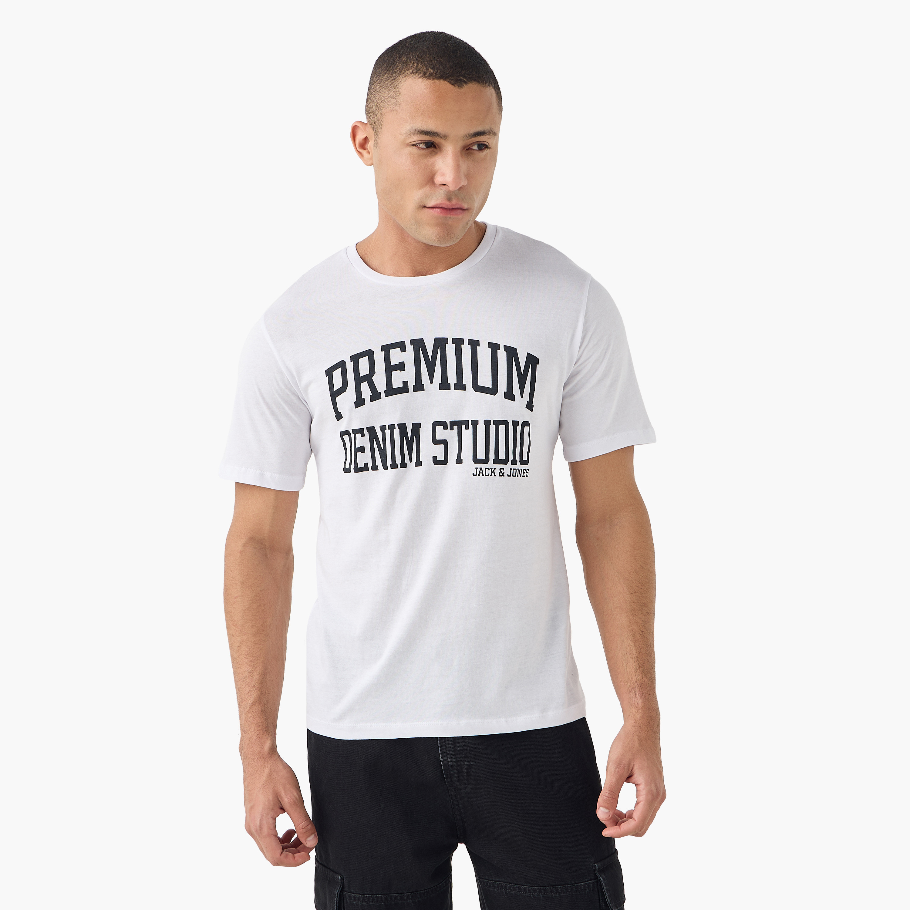تي شيرت رجالي مطبوع برقبة دائرية وأكمام قصيرة من جاك اند جونز-men-clothing-tshirtsandpolos-tshirts-image-11