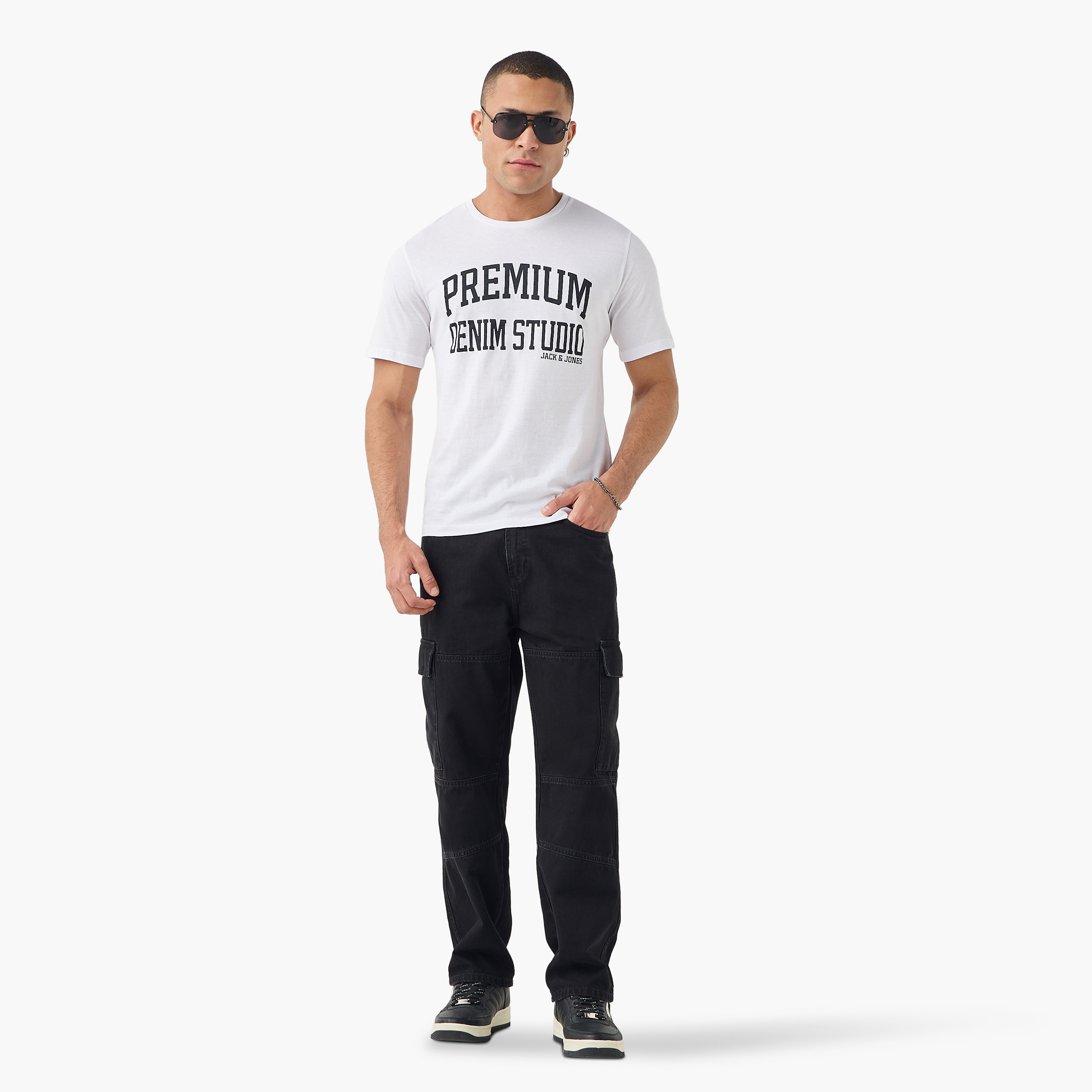 تي شيرت رجالي مطبوع برقبة دائرية وأكمام قصيرة من جاك اند جونز-men-clothing-tshirtsandpolos-tshirts-image-12