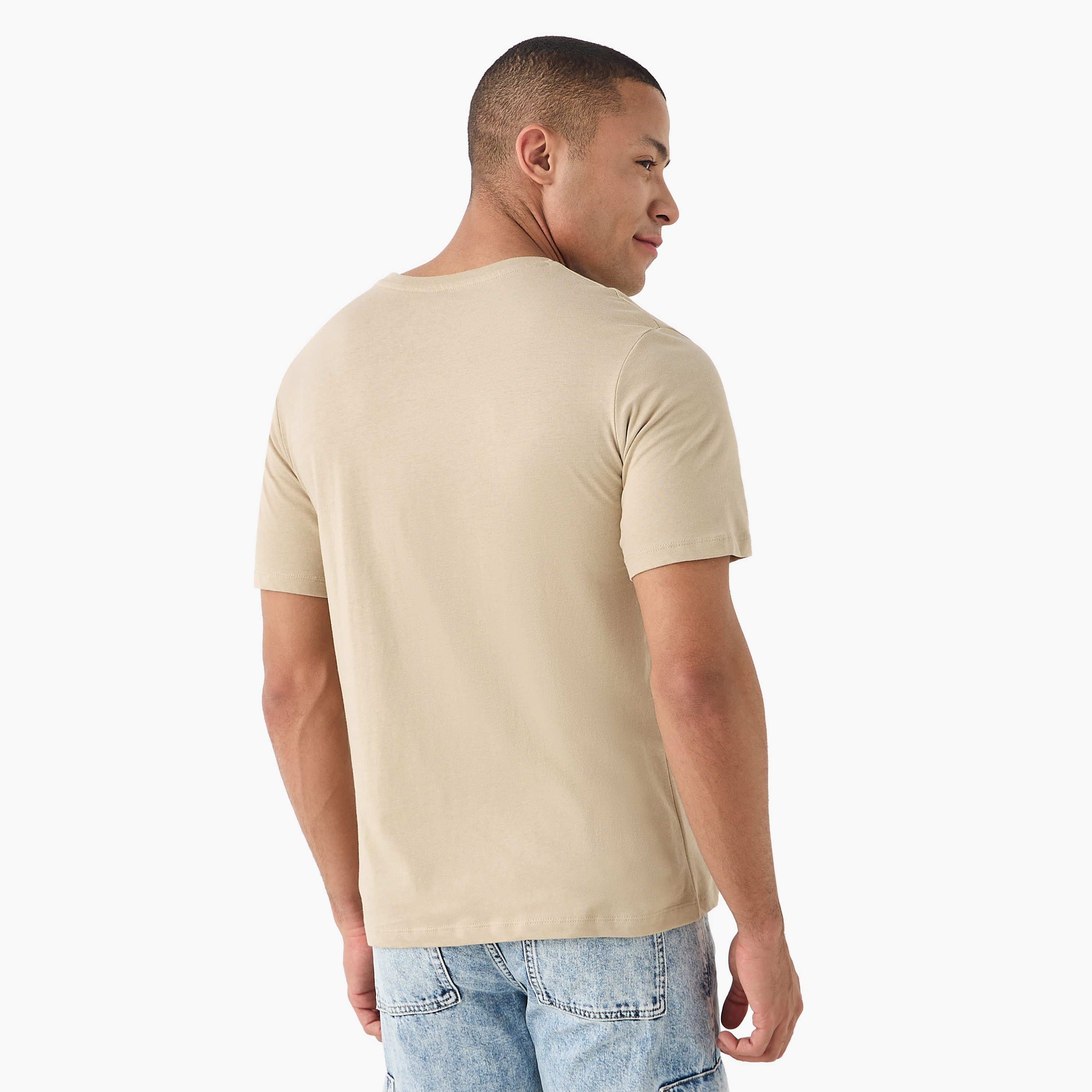 تي شيرت رجالي مطبوع برقبة دائرية وأكمام قصيرة من جاك اند جونز-men-clothing-tshirtsandpolos-tshirts-image-18