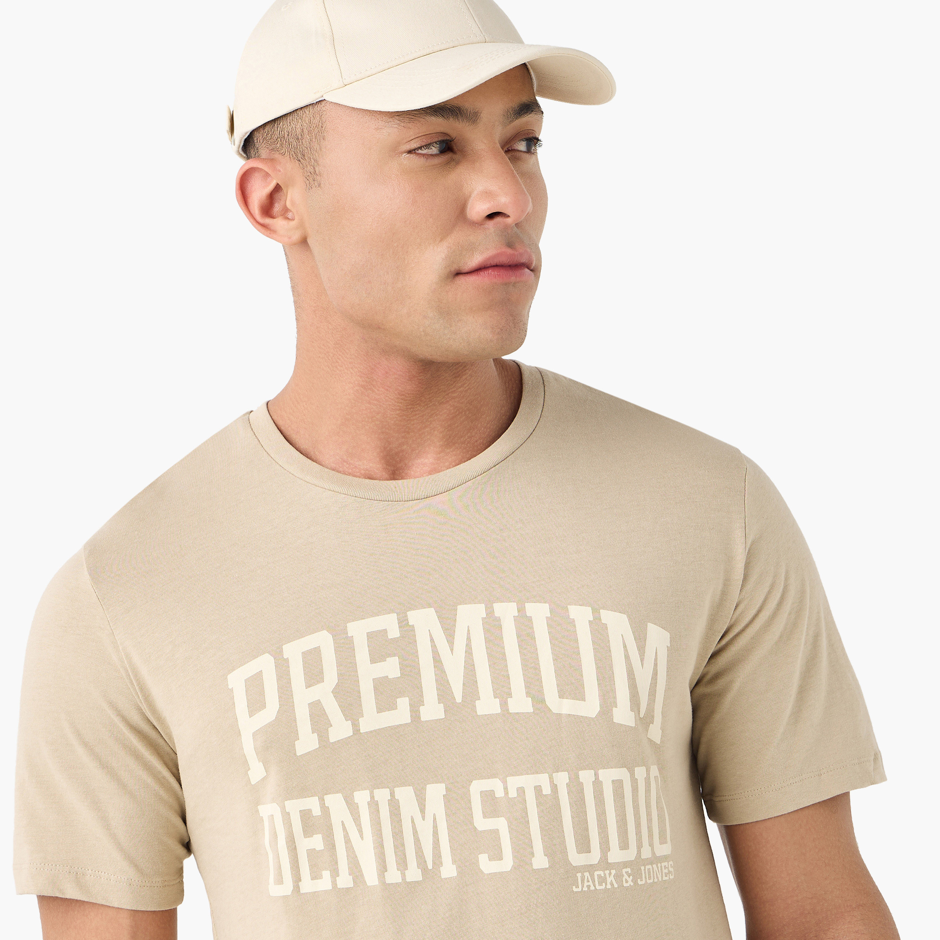 تي شيرت رجالي مطبوع برقبة دائرية وأكمام قصيرة من جاك اند جونز-men-clothing-tshirtsandpolos-tshirts-image-19