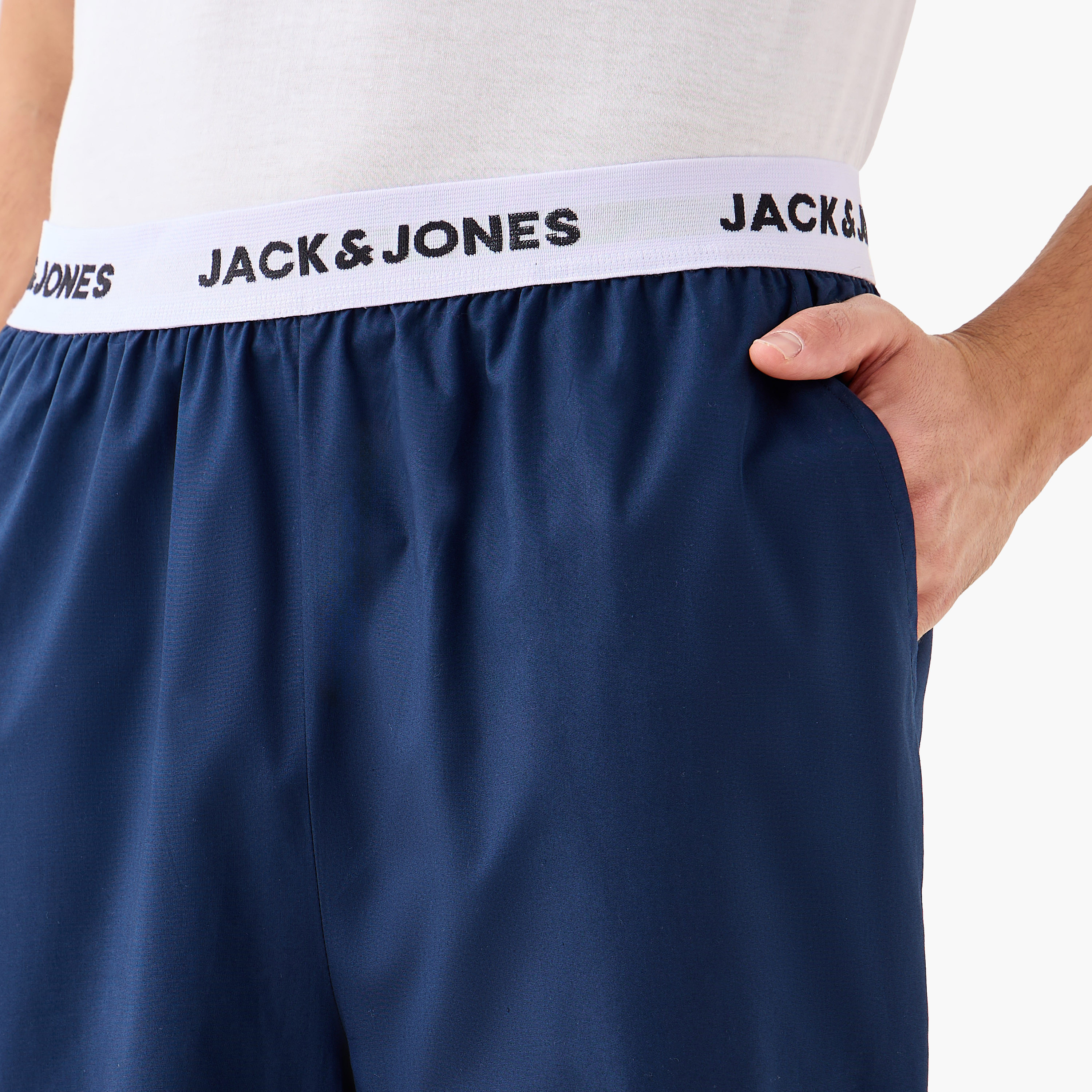 طقم تيشيرت وبيجامة سادة برقبة دائرية للرجال من جاك آند جونز-men-clothing-nightwear-sets-image-9