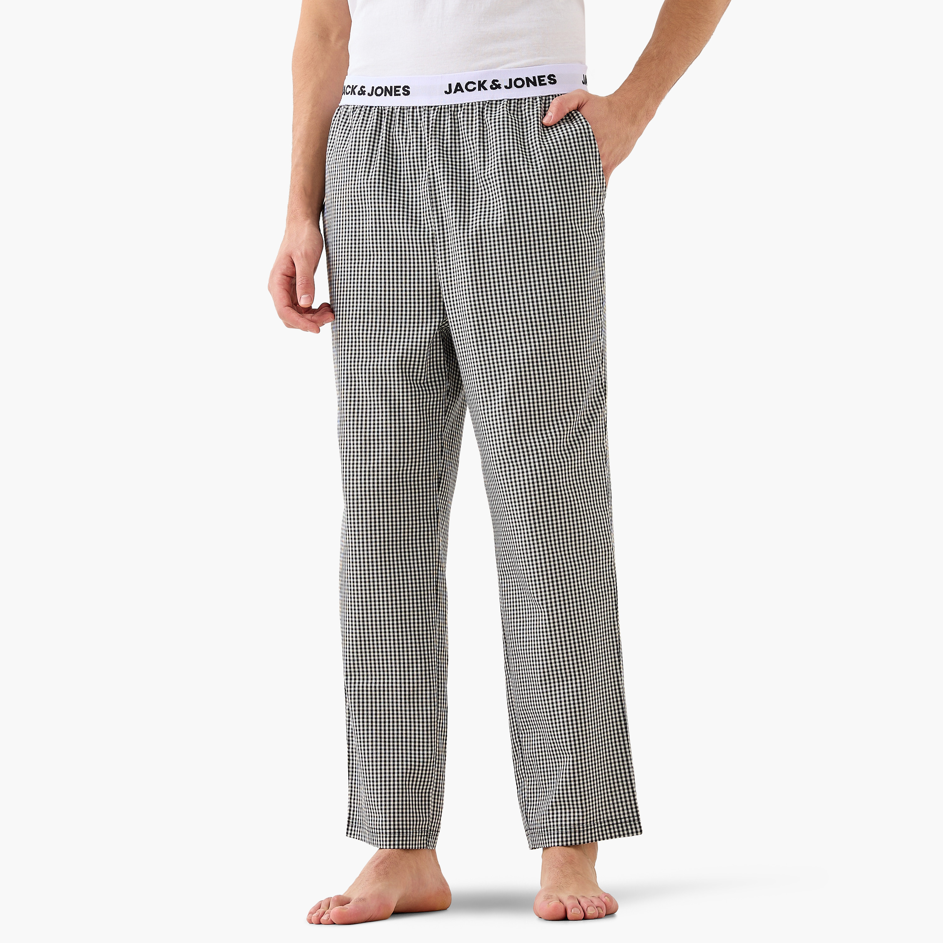 طقم تيشيرت وبيجامة سادة برقبة دائرية للرجال من جاك آند جونز-men-clothing-nightwear-sets-image-3