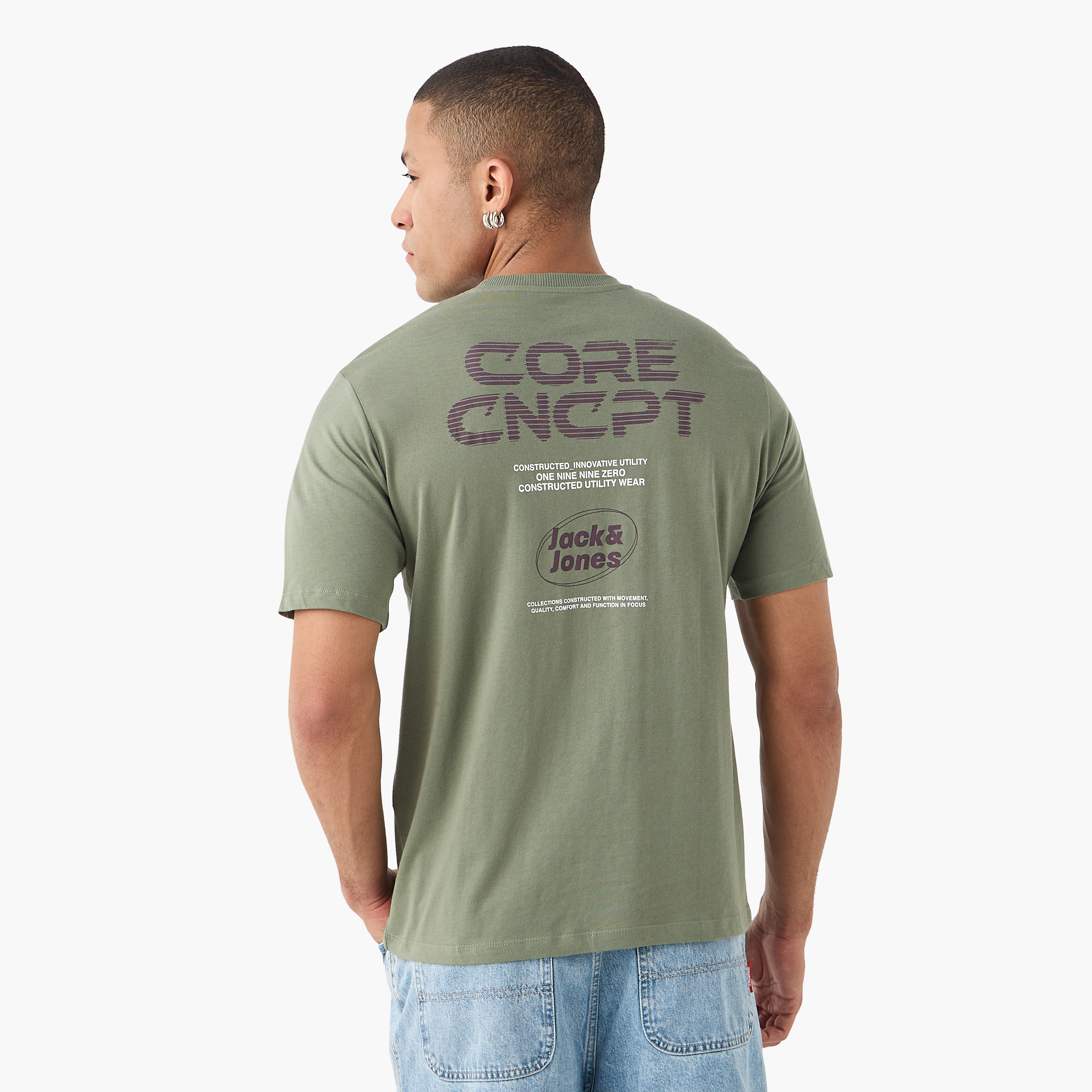 تي شيرت رجالي بأكمام قصيرة ورقبة دائرية وطبعة خطية من جاك اند جونز-men-clothing-tshirtsandpolos-tshirts-image-5
