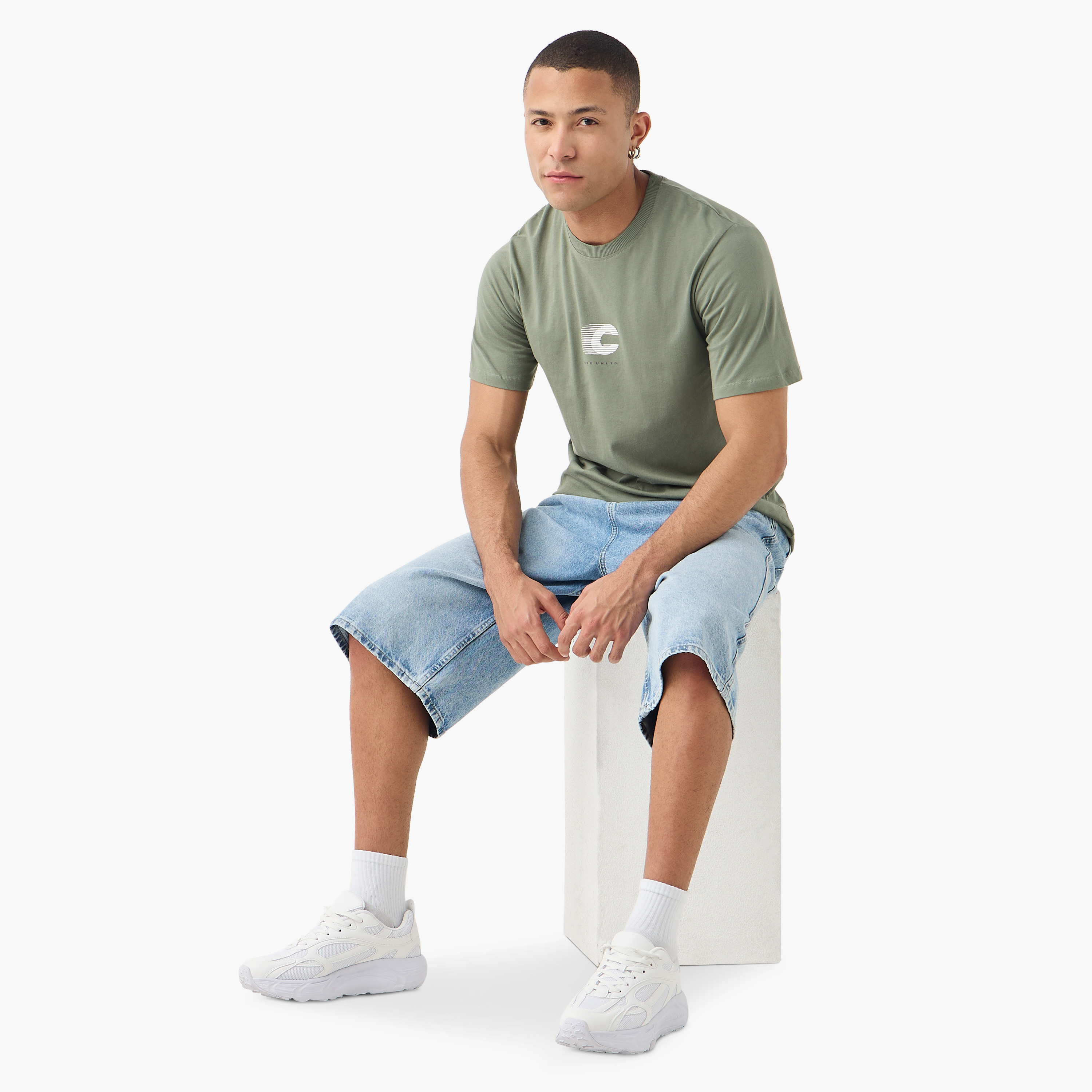 تي شيرت رجالي بأكمام قصيرة ورقبة دائرية وطبعة خطية من جاك اند جونز-men-clothing-tshirtsandpolos-tshirts-image-6