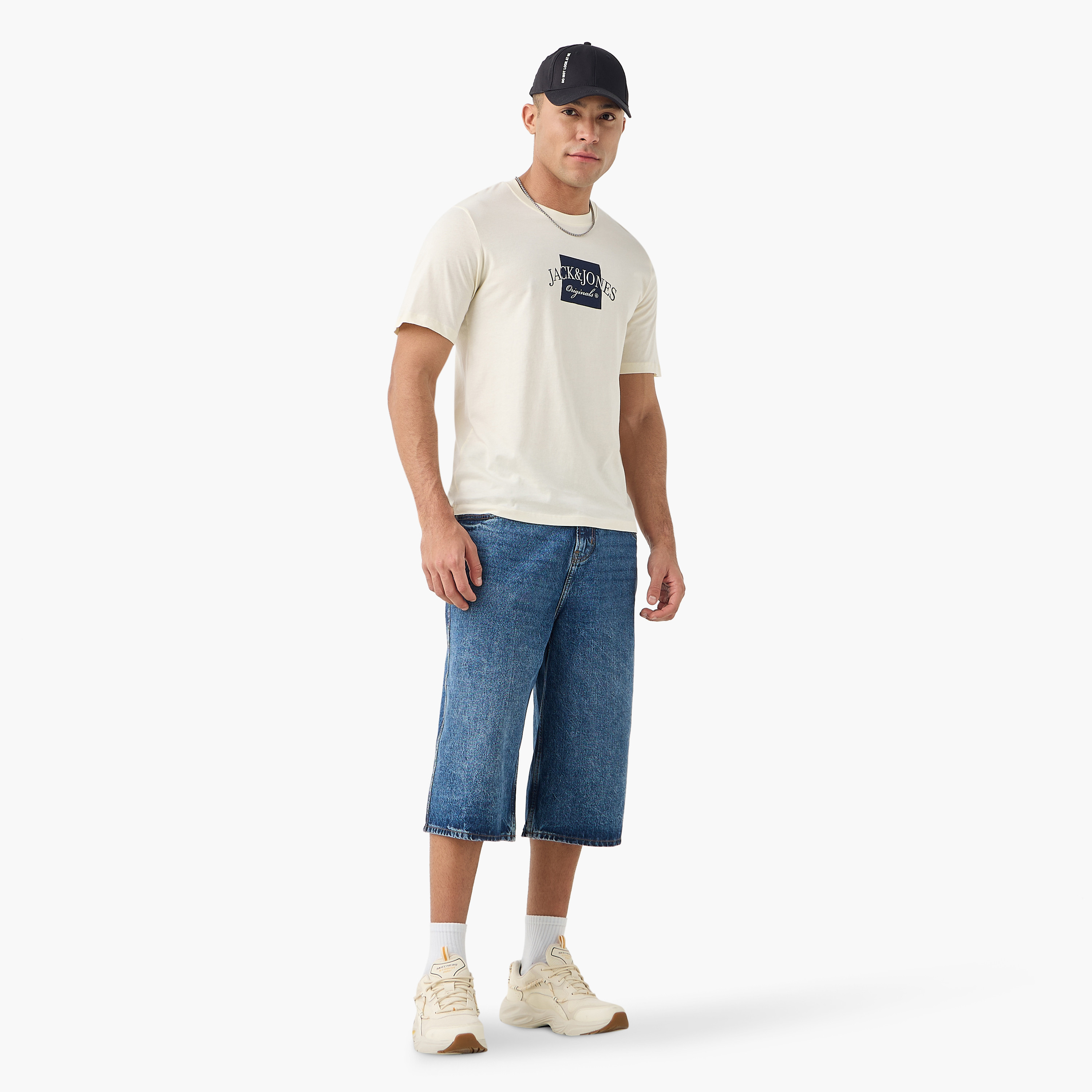 تي شيرت رجالي بأكمام قصيرة ورقبة دائرية وشعار من جاك اند جونز-men-clothing-tshirtsandpolos-tshirts-image-2