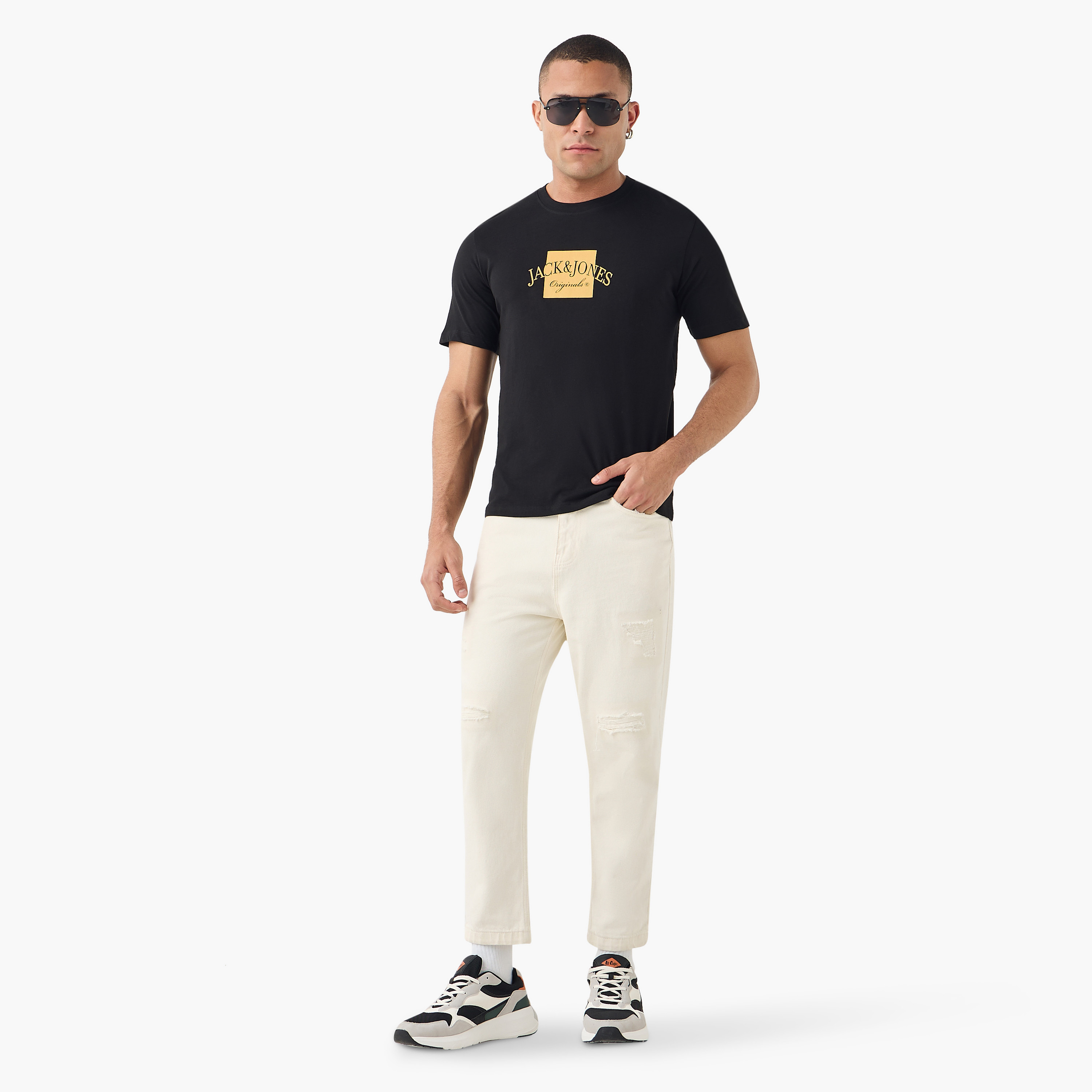 تي شيرت رجالي بأكمام قصيرة ورقبة دائرية وشعار من جاك اند جونز-men-clothing-tshirtsandpolos-tshirts-image-7