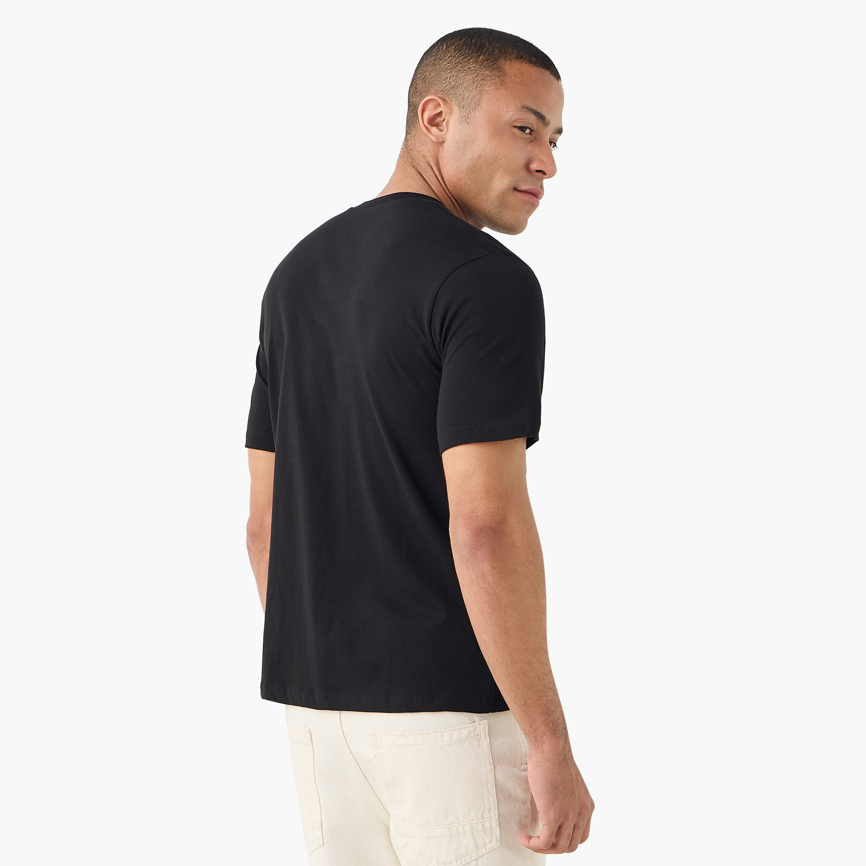 تي شيرت رجالي بأكمام قصيرة ورقبة دائرية وشعار من جاك اند جونز-men-clothing-tshirtsandpolos-tshirts-image-8