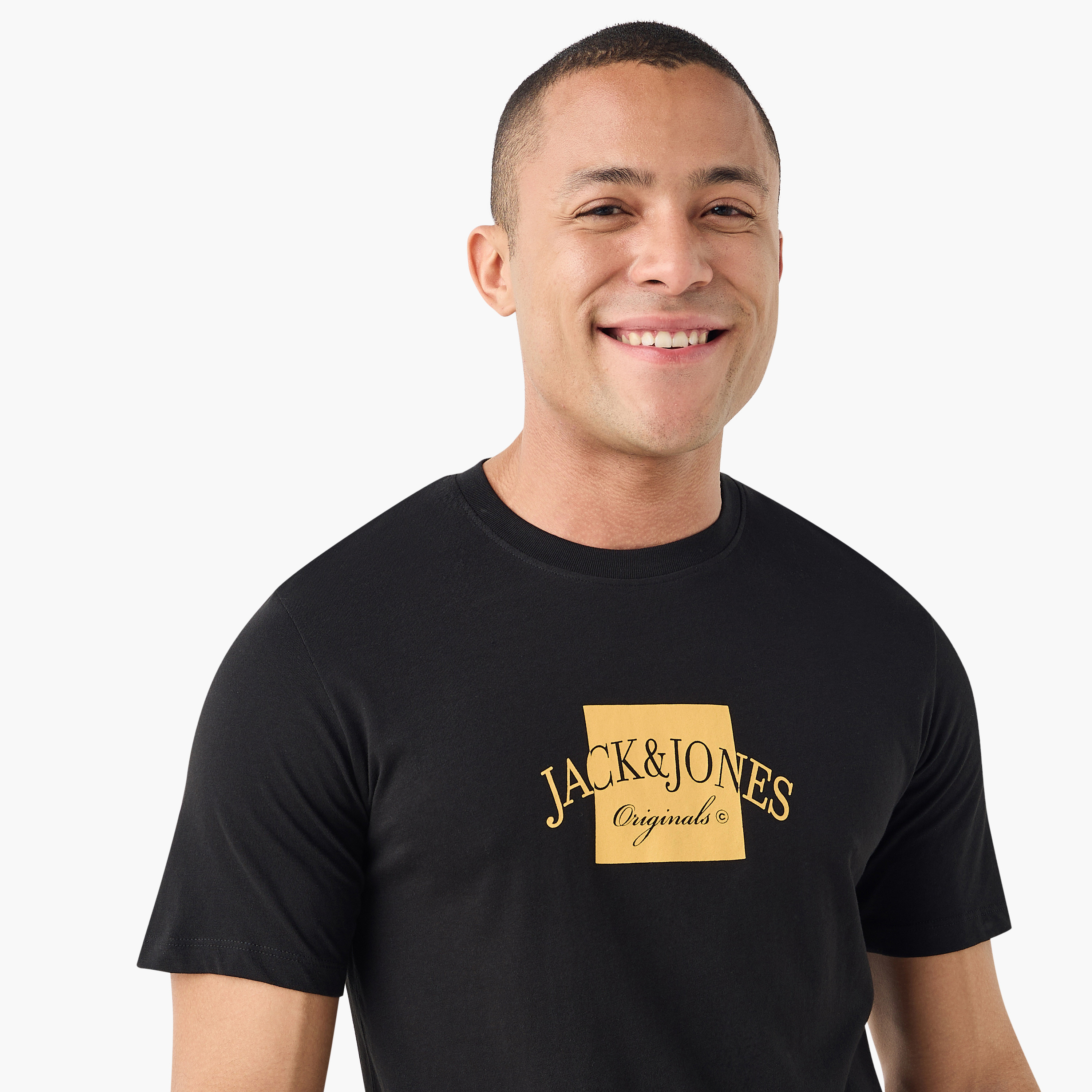 تي شيرت رجالي بأكمام قصيرة ورقبة دائرية وشعار من جاك اند جونز-men-clothing-tshirtsandpolos-tshirts-image-9