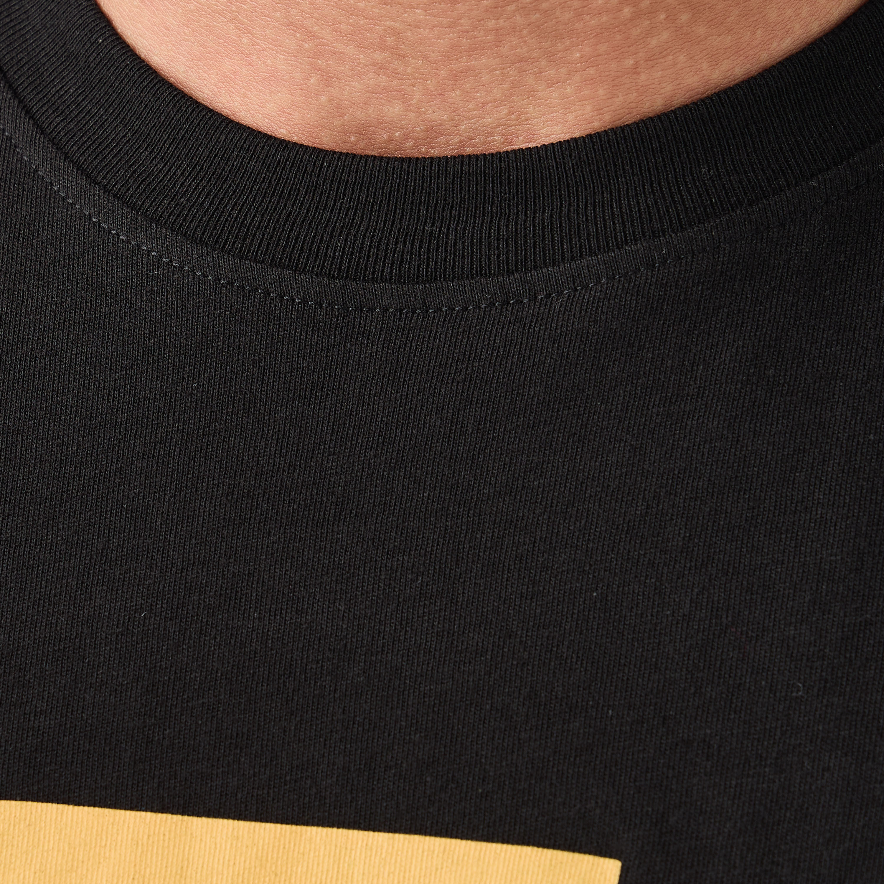 تي شيرت رجالي بأكمام قصيرة ورقبة دائرية وشعار من جاك اند جونز-men-clothing-tshirtsandpolos-tshirts-image-10
