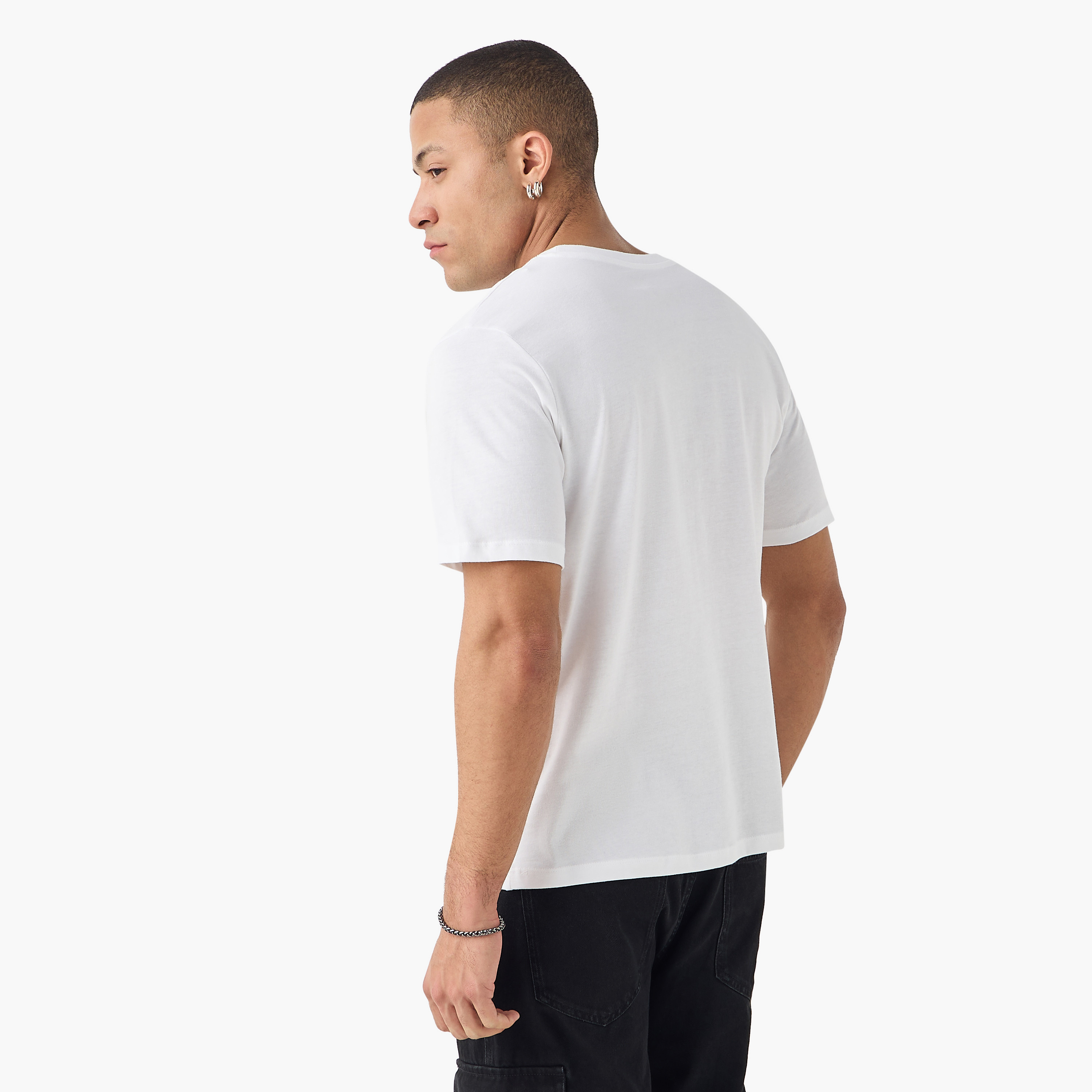 تي شيرت رجالي بأكمام قصيرة ورقبة دائرية وشعار من جاك اند جونز-men-clothing-tshirtsandpolos-tshirts-image-13