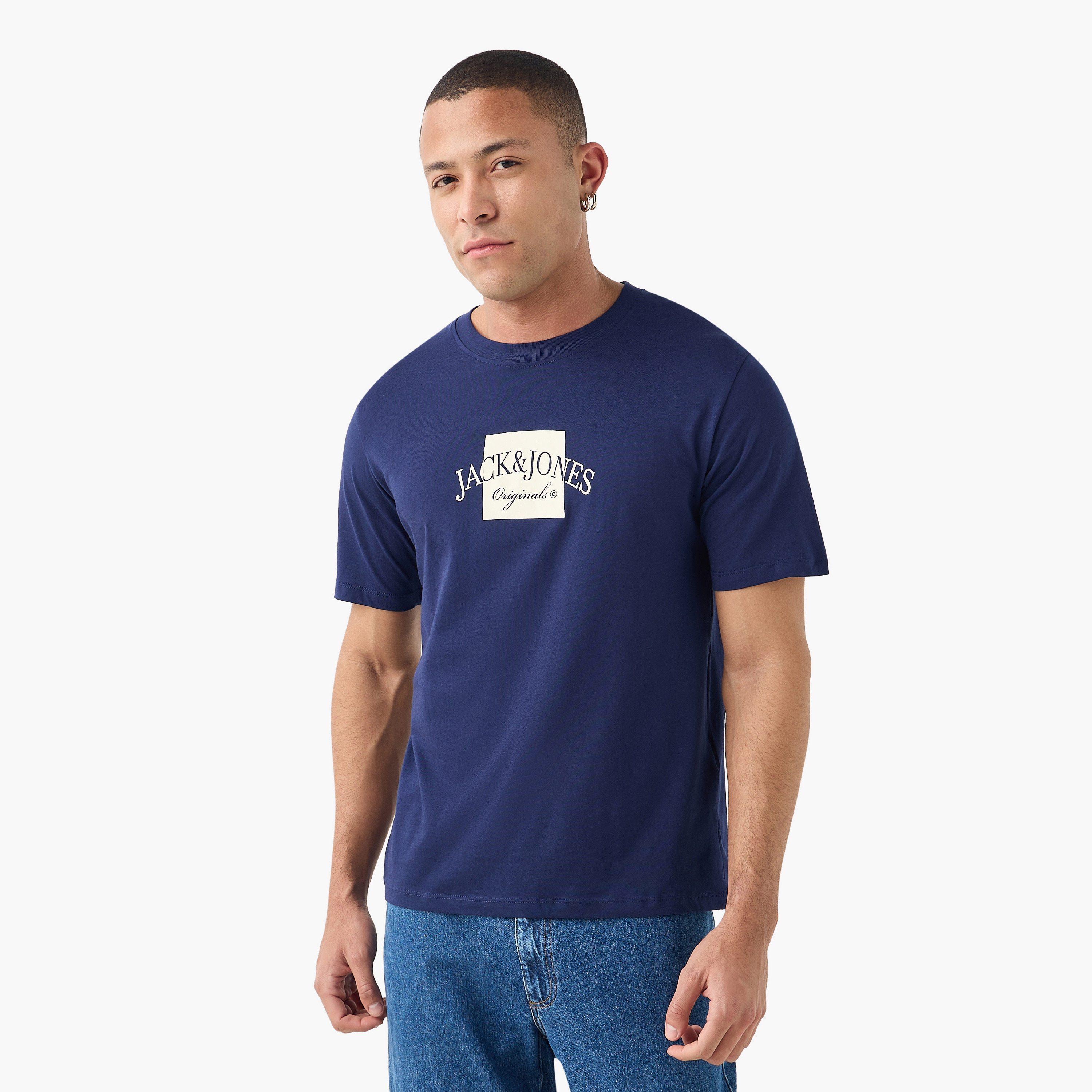 تي شيرت رجالي بأكمام قصيرة ورقبة دائرية وشعار من جاك اند جونز-men-clothing-tshirtsandpolos-tshirts-image-16
