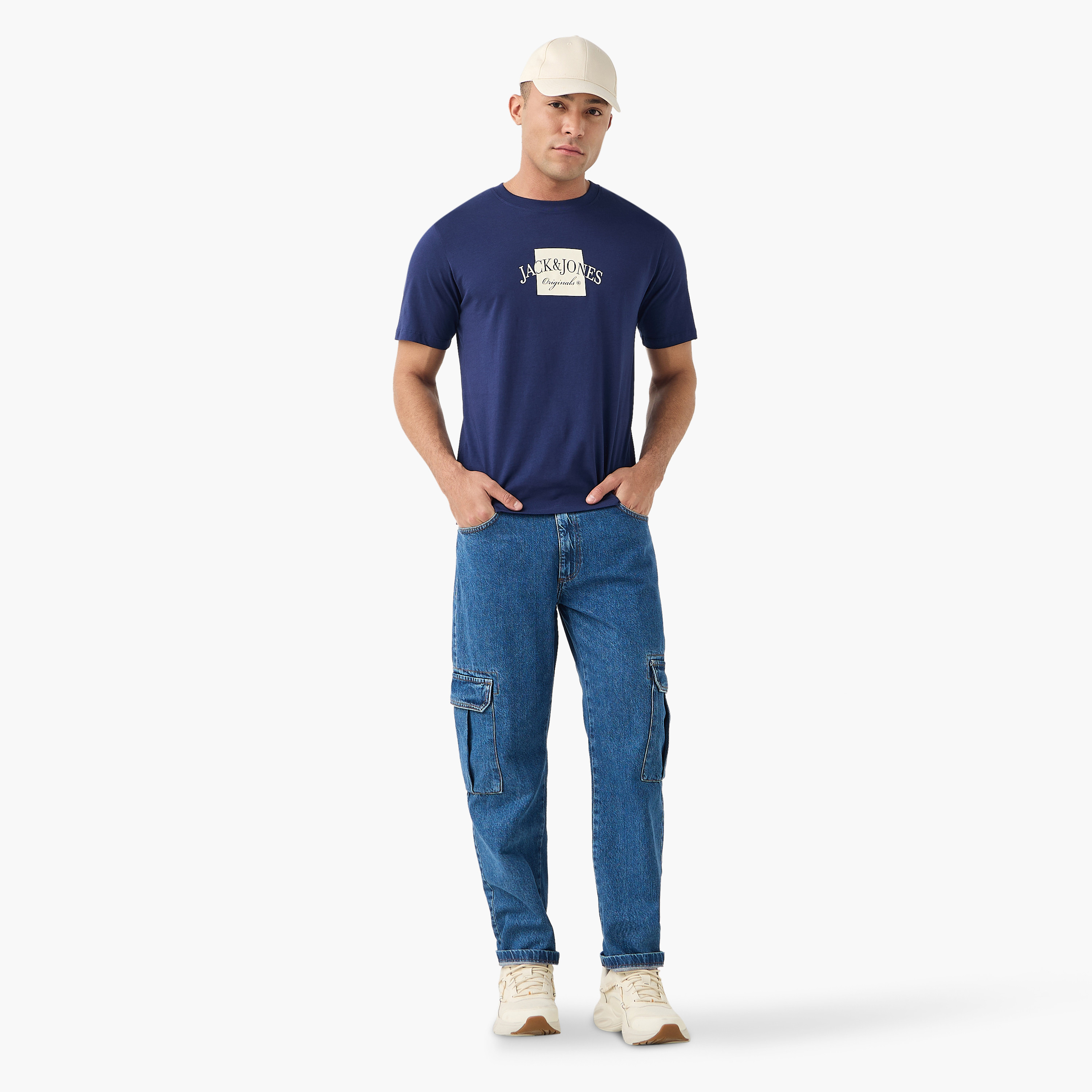 تي شيرت رجالي بأكمام قصيرة ورقبة دائرية وشعار من جاك اند جونز-men-clothing-tshirtsandpolos-tshirts-image-17