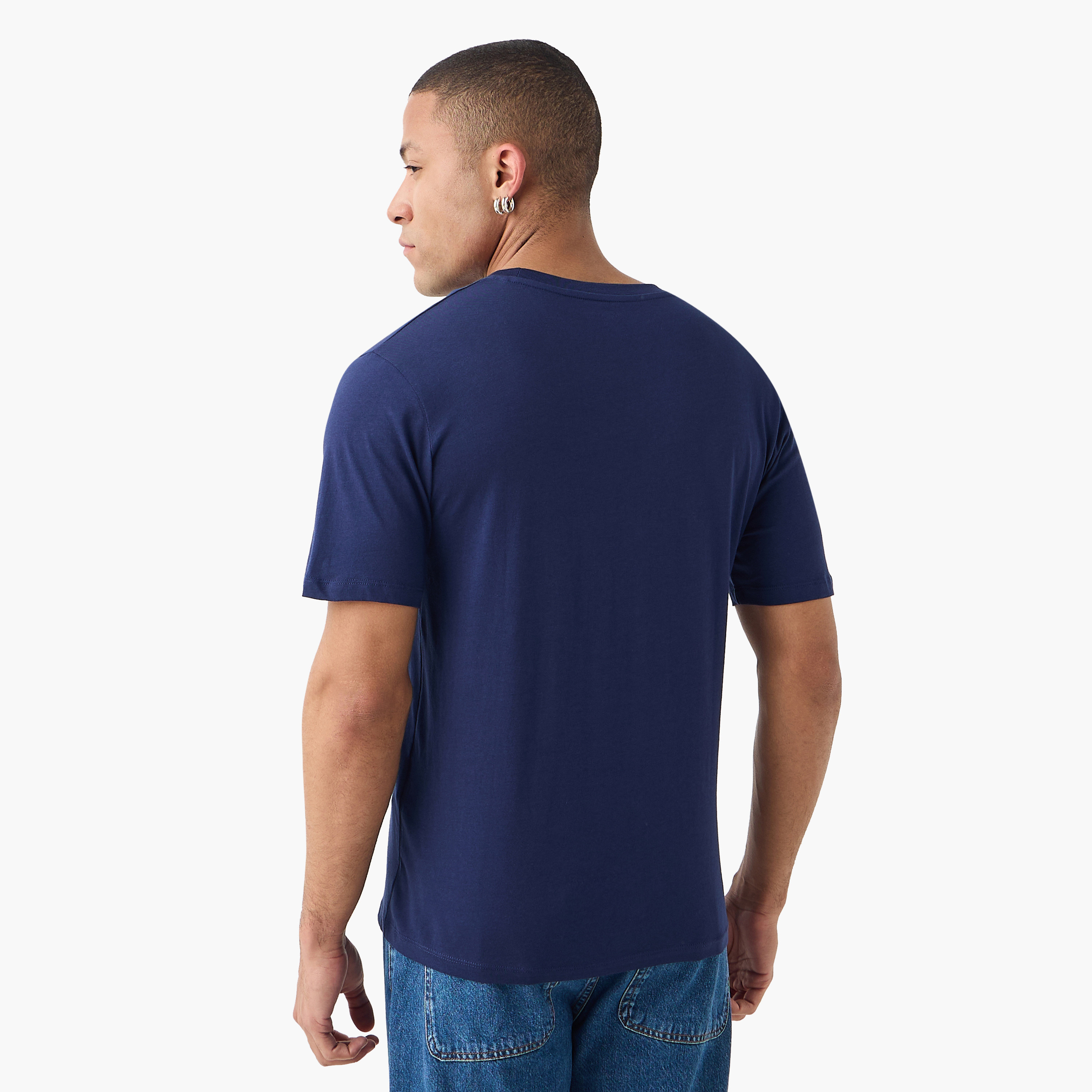 تي شيرت رجالي بأكمام قصيرة ورقبة دائرية وشعار من جاك اند جونز-men-clothing-tshirtsandpolos-tshirts-image-18
