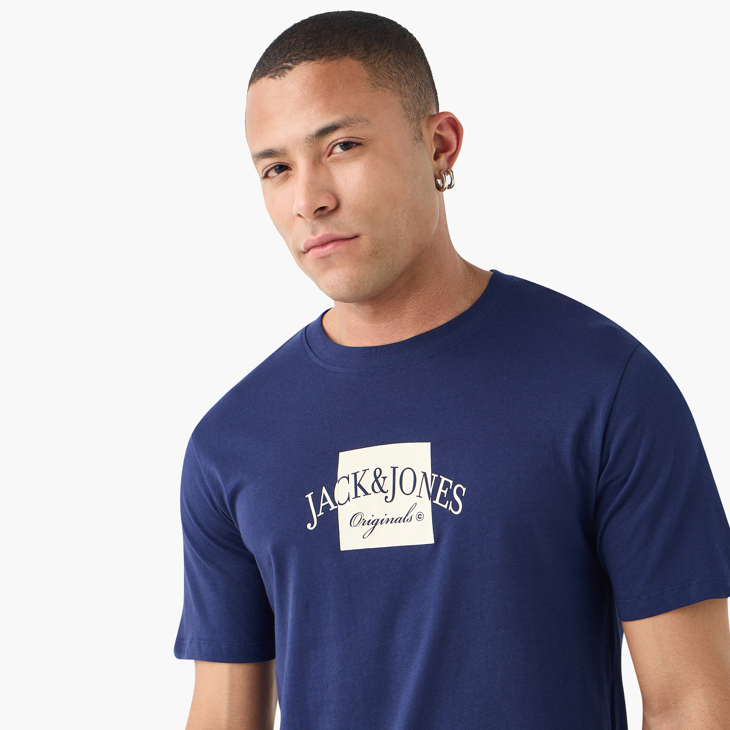 تي شيرت رجالي بأكمام قصيرة ورقبة دائرية وشعار من جاك اند جونز-men-clothing-tshirtsandpolos-tshirts-image-19