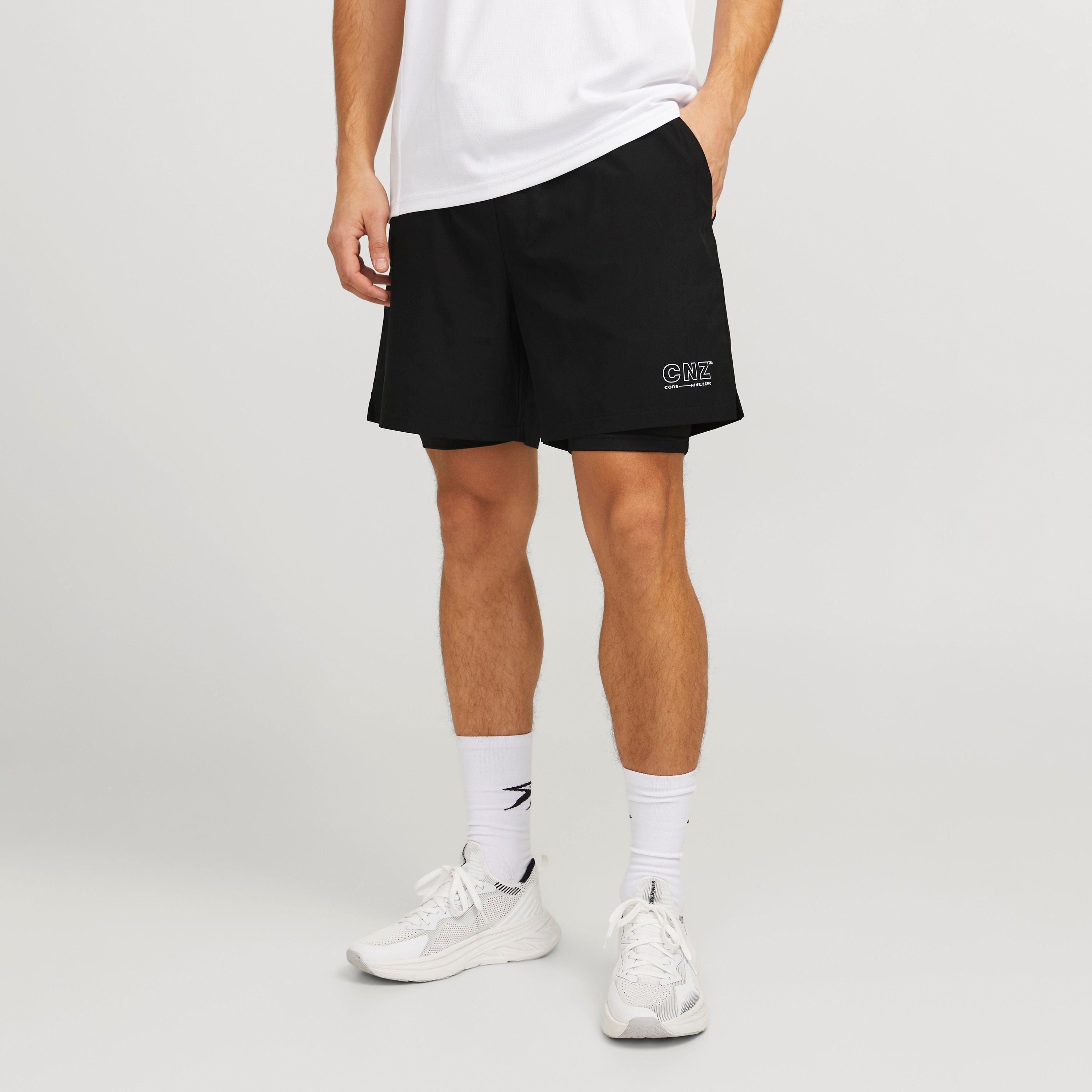 شورت رجالي ضيق داخلي سادة بخصر مطاطي ورباط للشد من جاك اند جونز-men-clothing-bottoms-shorts-image-1