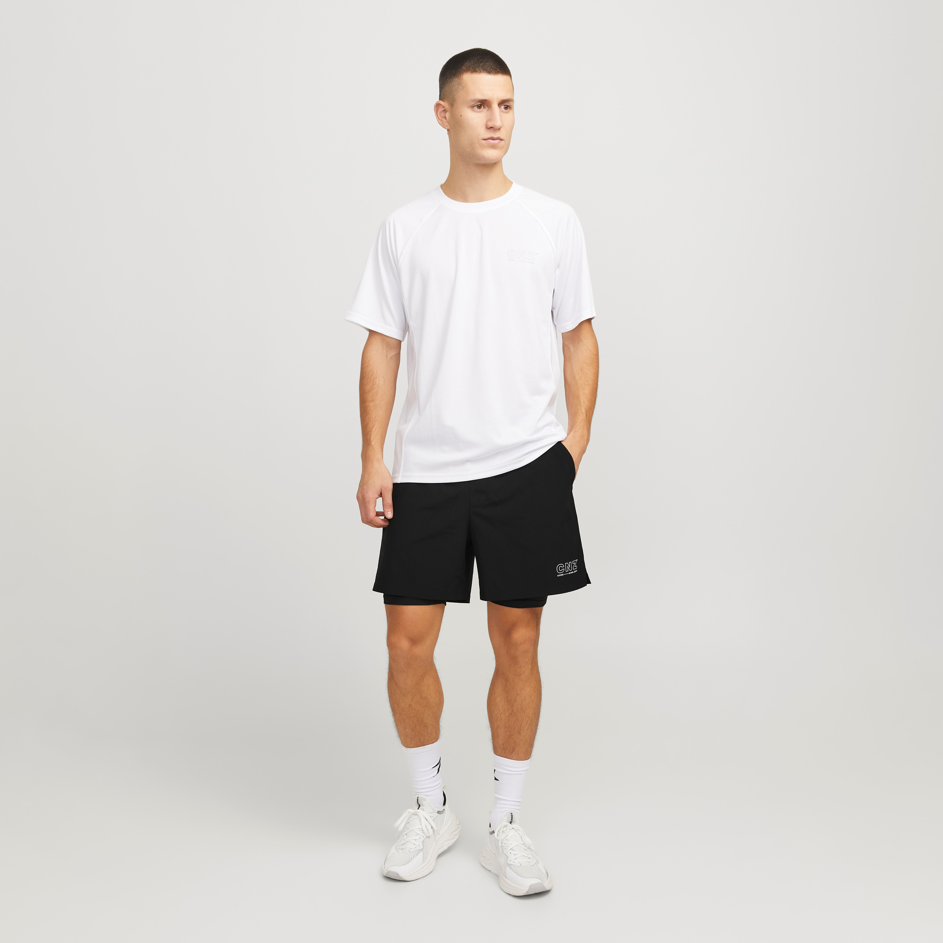 شورت رجالي ضيق داخلي سادة بخصر مطاطي ورباط للشد من جاك اند جونز-men-clothing-bottoms-shorts-image-2
