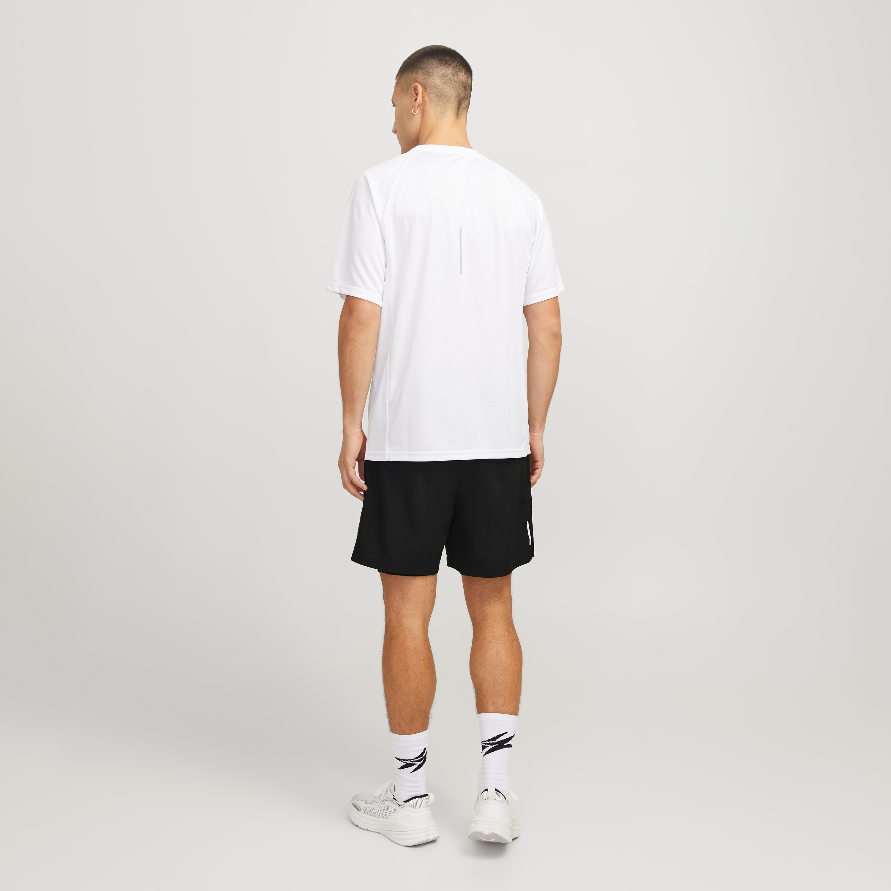 شورت رجالي ضيق داخلي سادة بخصر مطاطي ورباط للشد من جاك اند جونز-men-clothing-bottoms-shorts-image-5