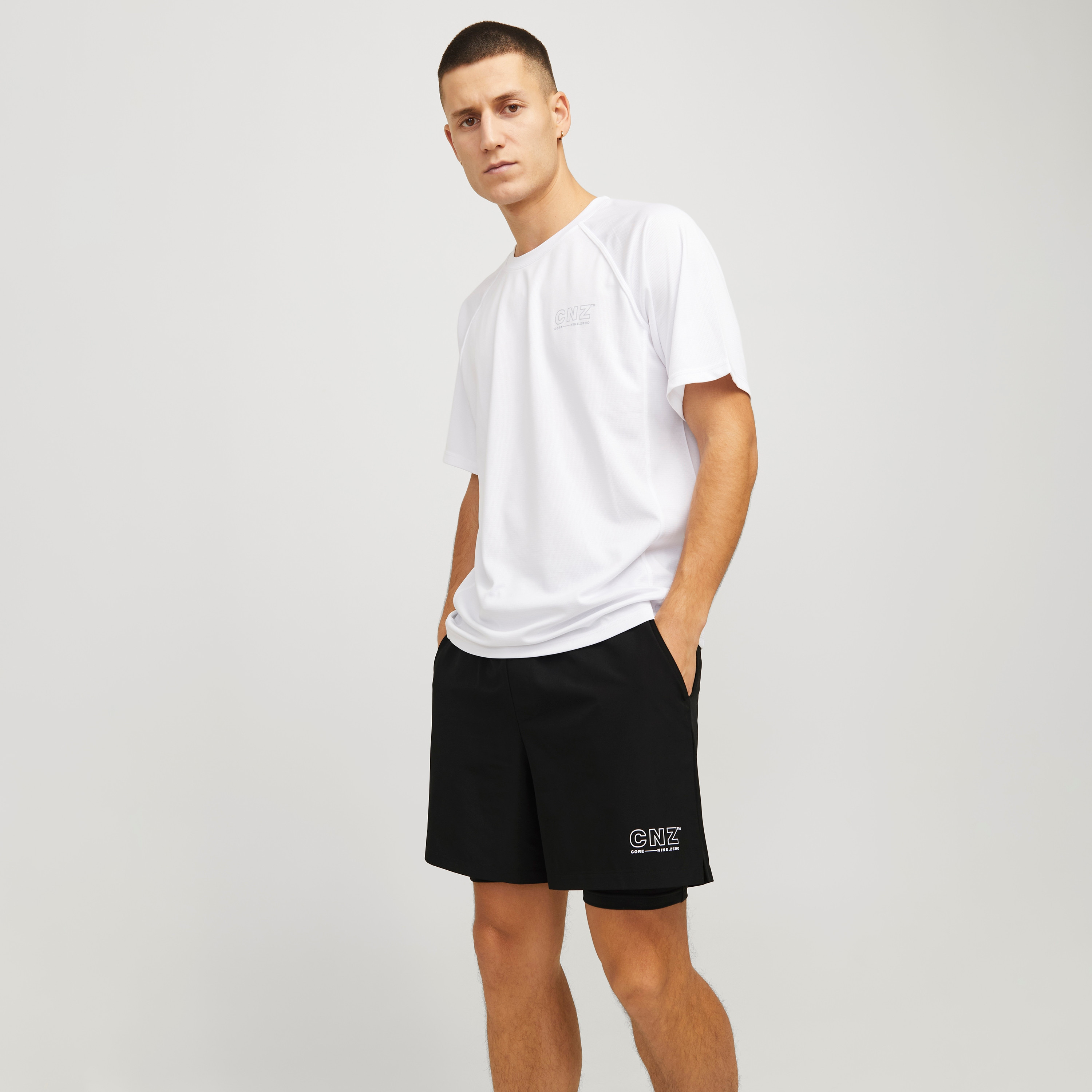 شورت رجالي ضيق داخلي سادة بخصر مطاطي ورباط للشد من جاك اند جونز-men-clothing-bottoms-shorts-image-6