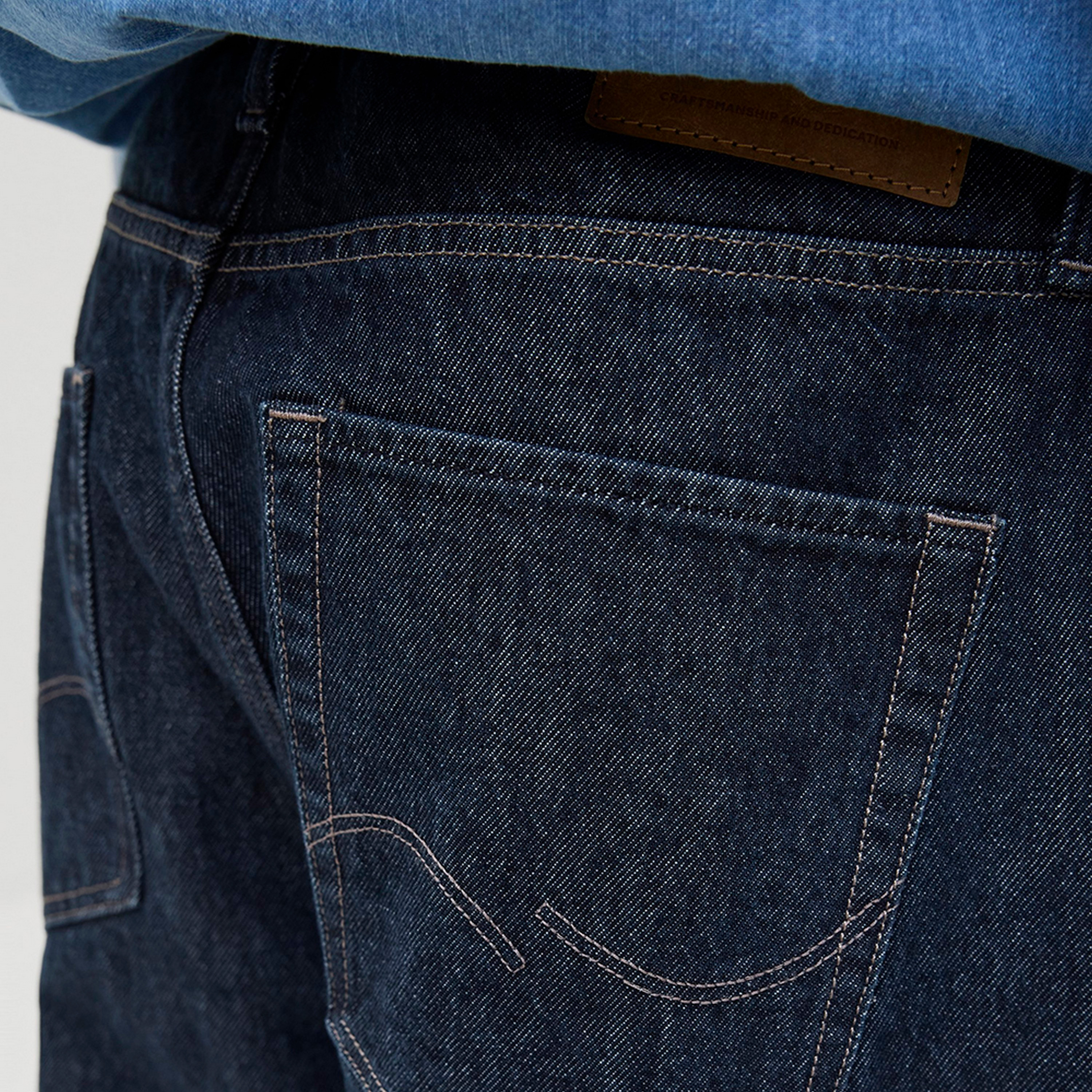 بنطلون جينز رجالي سادة بخصر عالٍ وزر وسحاب من جاك ان جونز-men-clothing-bottoms-jeans-image-3