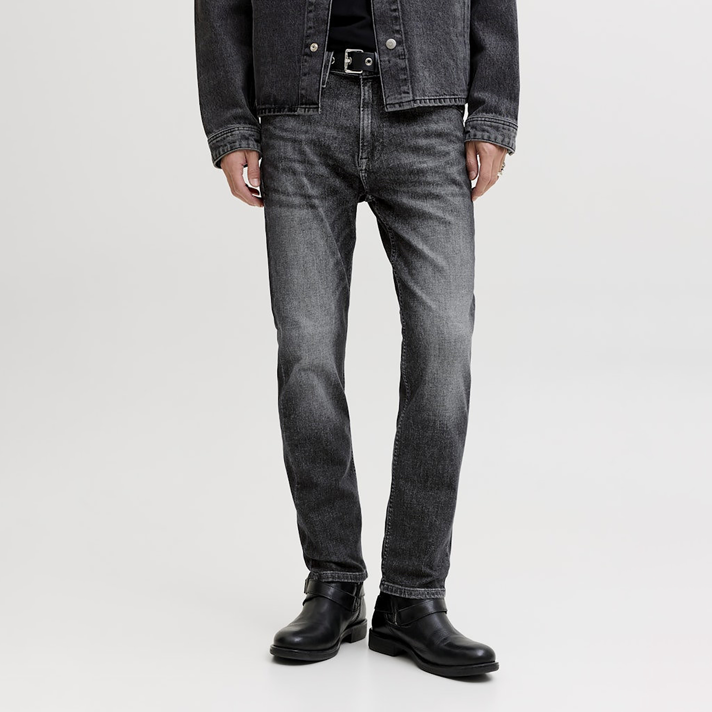بنطلون جينز رجالي قصة عادية بخصر متوسط وغسيل حجري من جاك آند جونز-men-clothing-bottoms-jeans-image-1