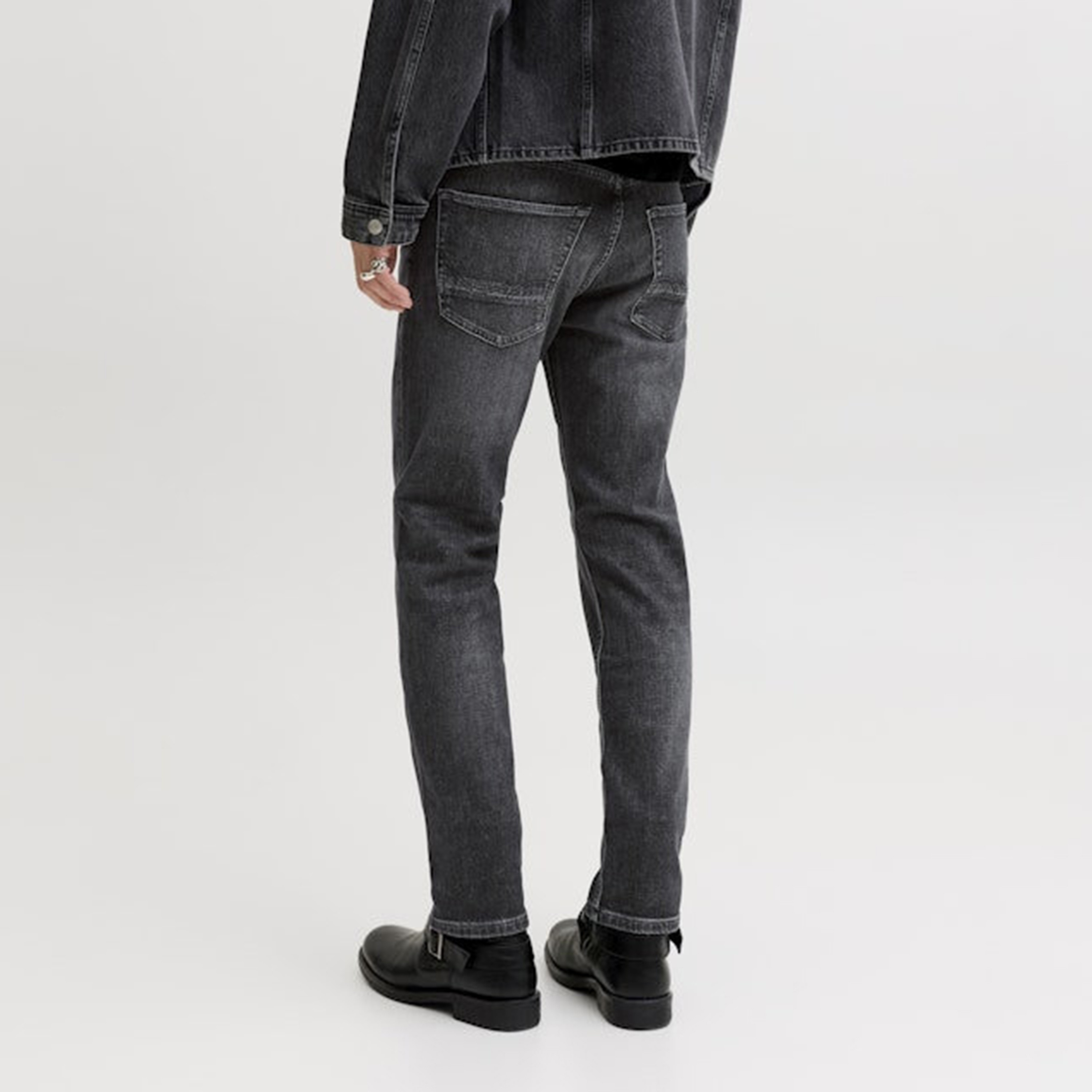 بنطلون جينز رجالي قصة عادية بخصر متوسط وغسيل حجري من جاك آند جونز-men-clothing-bottoms-jeans-image-4