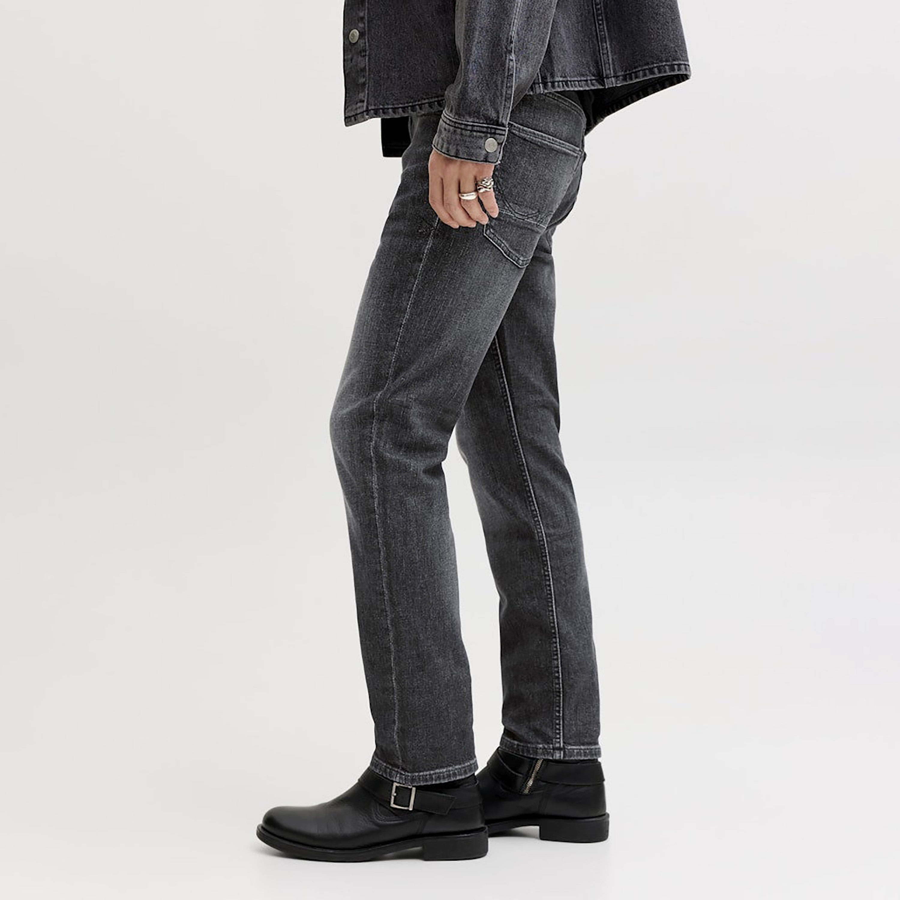 بنطلون جينز رجالي قصة عادية بخصر متوسط وغسيل حجري من جاك آند جونز-men-clothing-bottoms-jeans-image-5