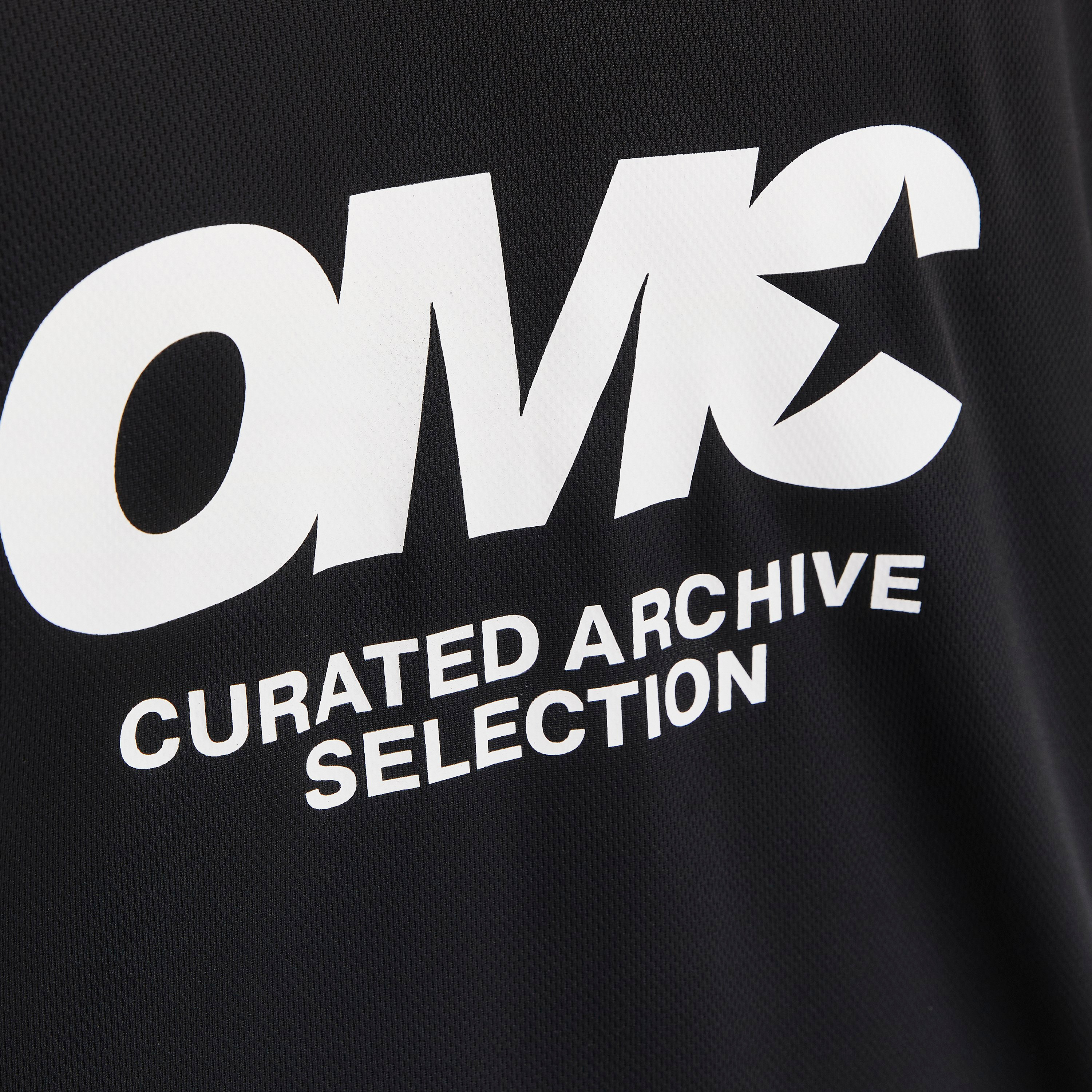 تي شيرت رجالي بطبعة مطاطية وفتحة رقبة على شكل حرف V وأكمام قصيرة من جاك اند جونز-men-clothing-tshirtsandpolos-tshirts-image-6