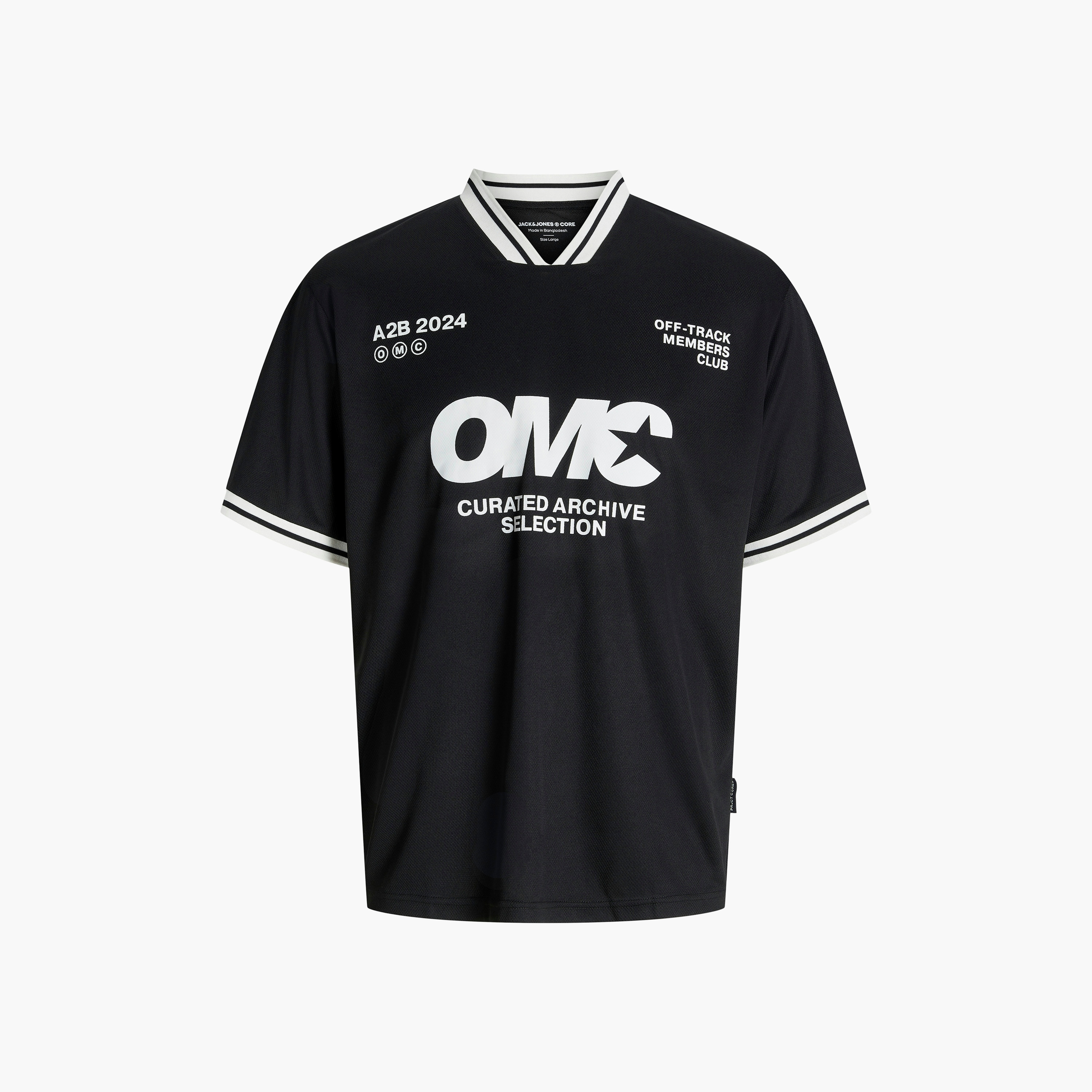 تي شيرت رجالي بطبعة مطاطية وفتحة رقبة على شكل حرف V وأكمام قصيرة من جاك اند جونز-men-clothing-tshirtsandpolos-tshirts-image-7