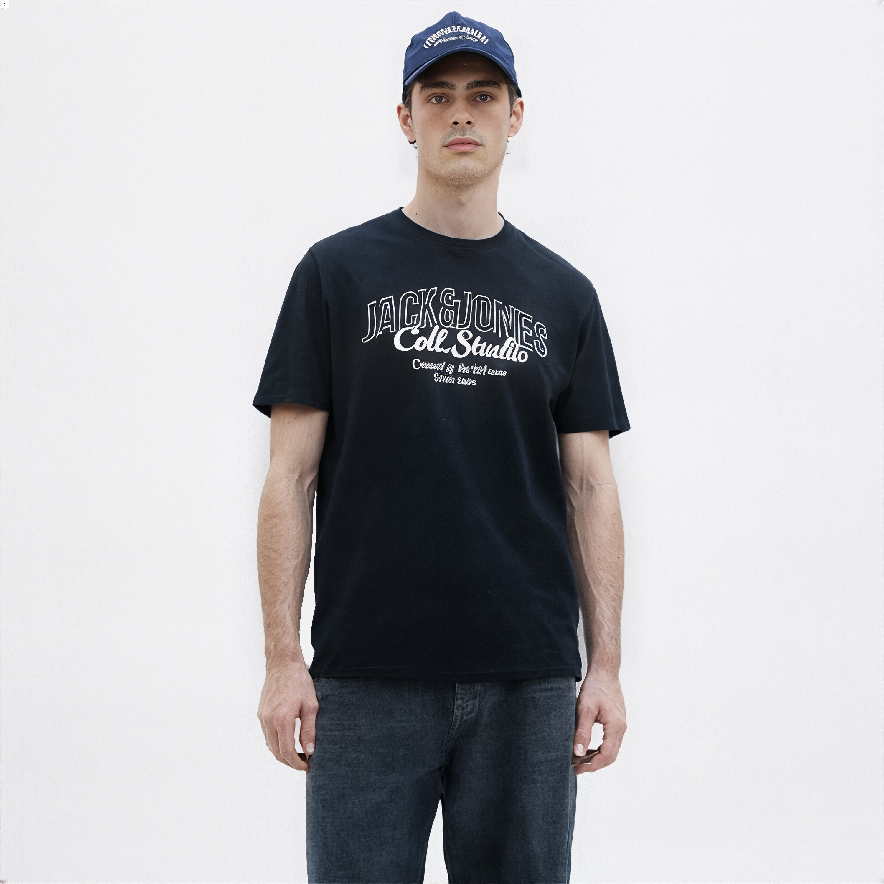 تيشيرت رجالي مطبوع بنص بياقة دائرية وأكمام قصيرة من جاك ان جونز-men-clothing-tshirtsandpolos-tshirts-image-1