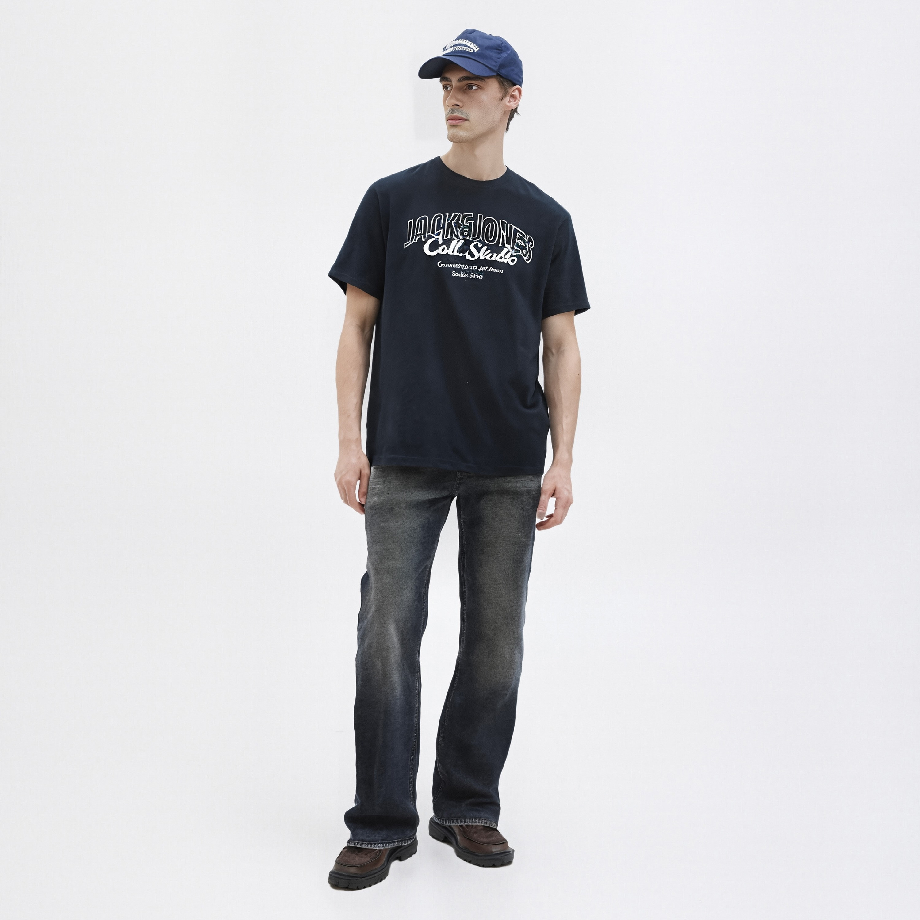تيشيرت رجالي مطبوع بنص بياقة دائرية وأكمام قصيرة من جاك ان جونز-men-clothing-tshirtsandpolos-tshirts-image-2