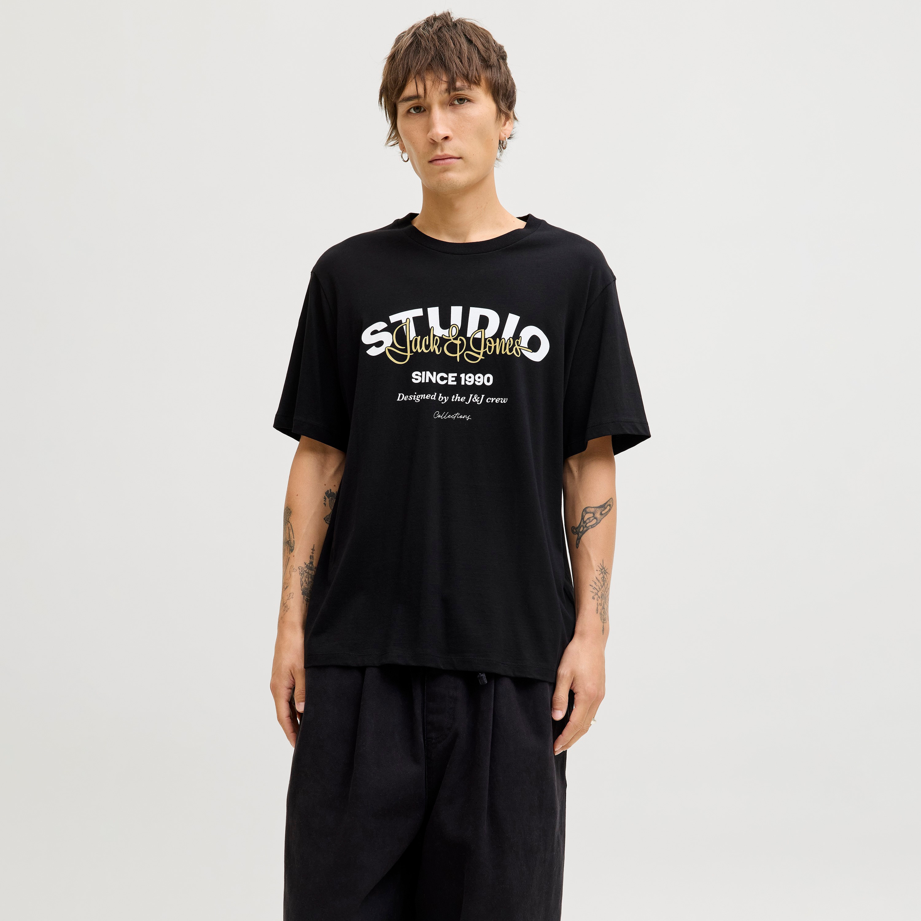 تي شيرت رجالي مطبوع بياقة دائرية وأكمام قصيرة من جاك اند جونز-men-clothing-tshirtsandpolos-tshirts-image-1