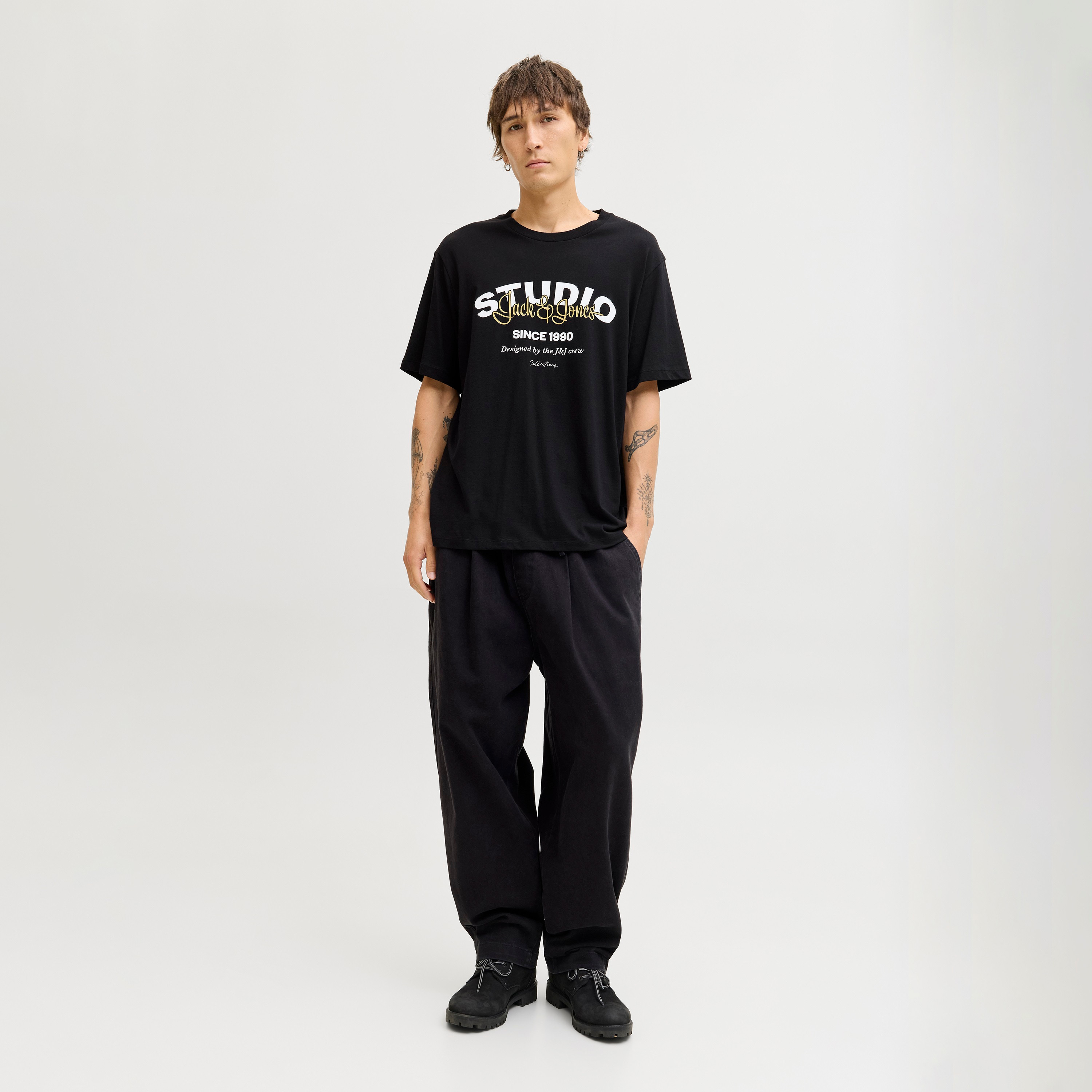 تي شيرت رجالي مطبوع بياقة دائرية وأكمام قصيرة من جاك اند جونز-men-clothing-tshirtsandpolos-tshirts-image-2