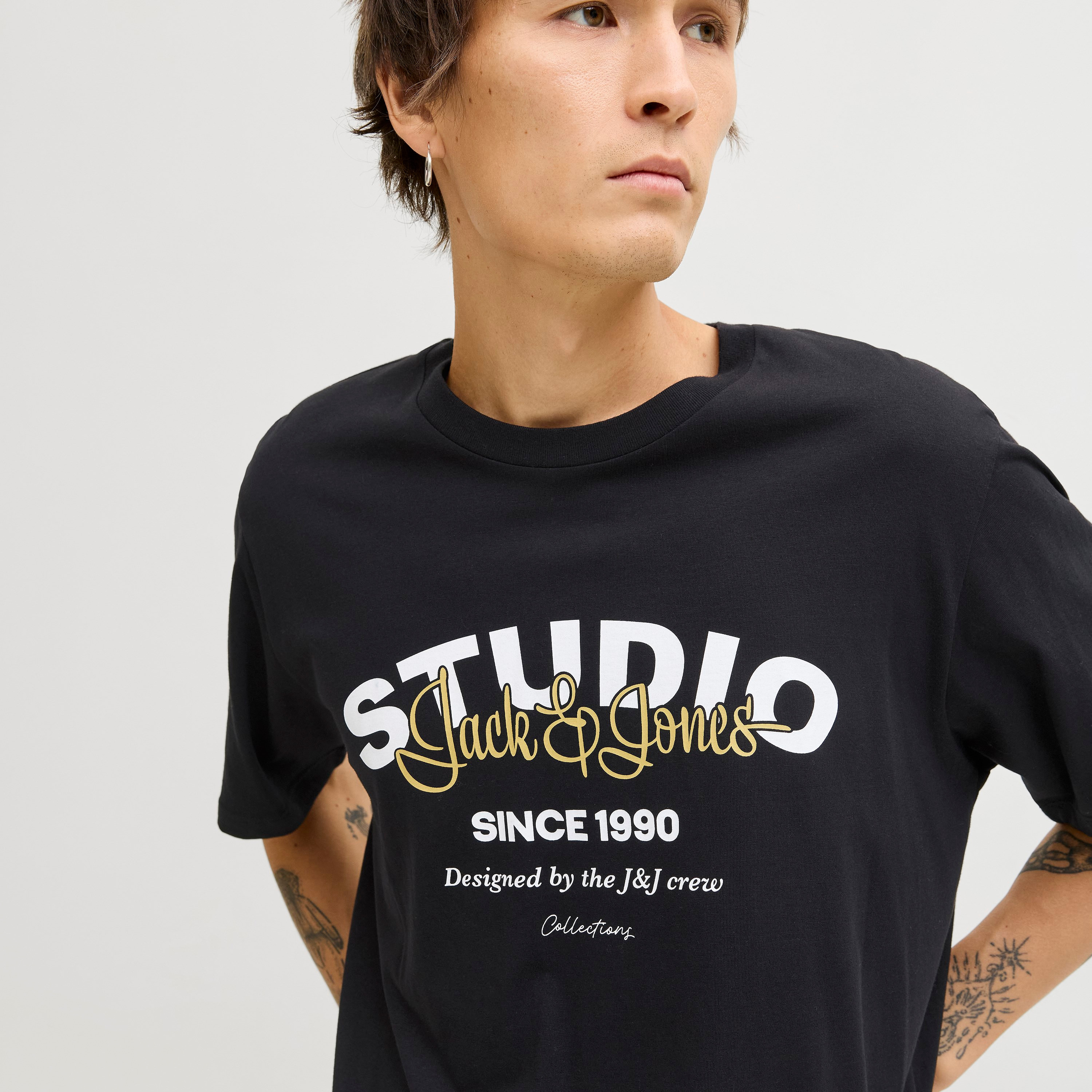 تي شيرت رجالي مطبوع بياقة دائرية وأكمام قصيرة من جاك اند جونز-men-clothing-tshirtsandpolos-tshirts-image-3