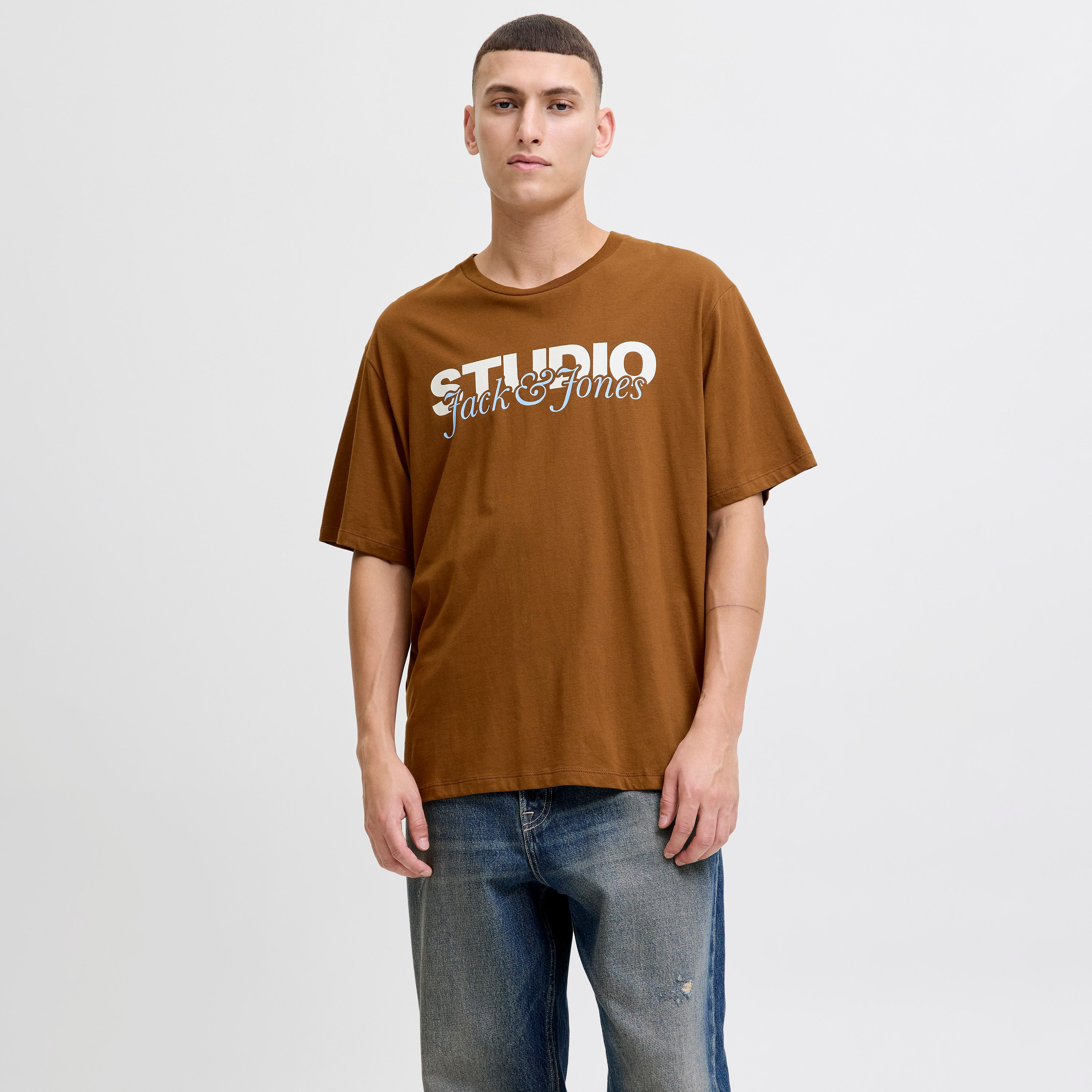تي شيرت رجالي مطبوع بياقة دائرية وأكمام قصيرة من جاك اند جونز-men-clothing-tshirtsandpolos-tshirts-image-5