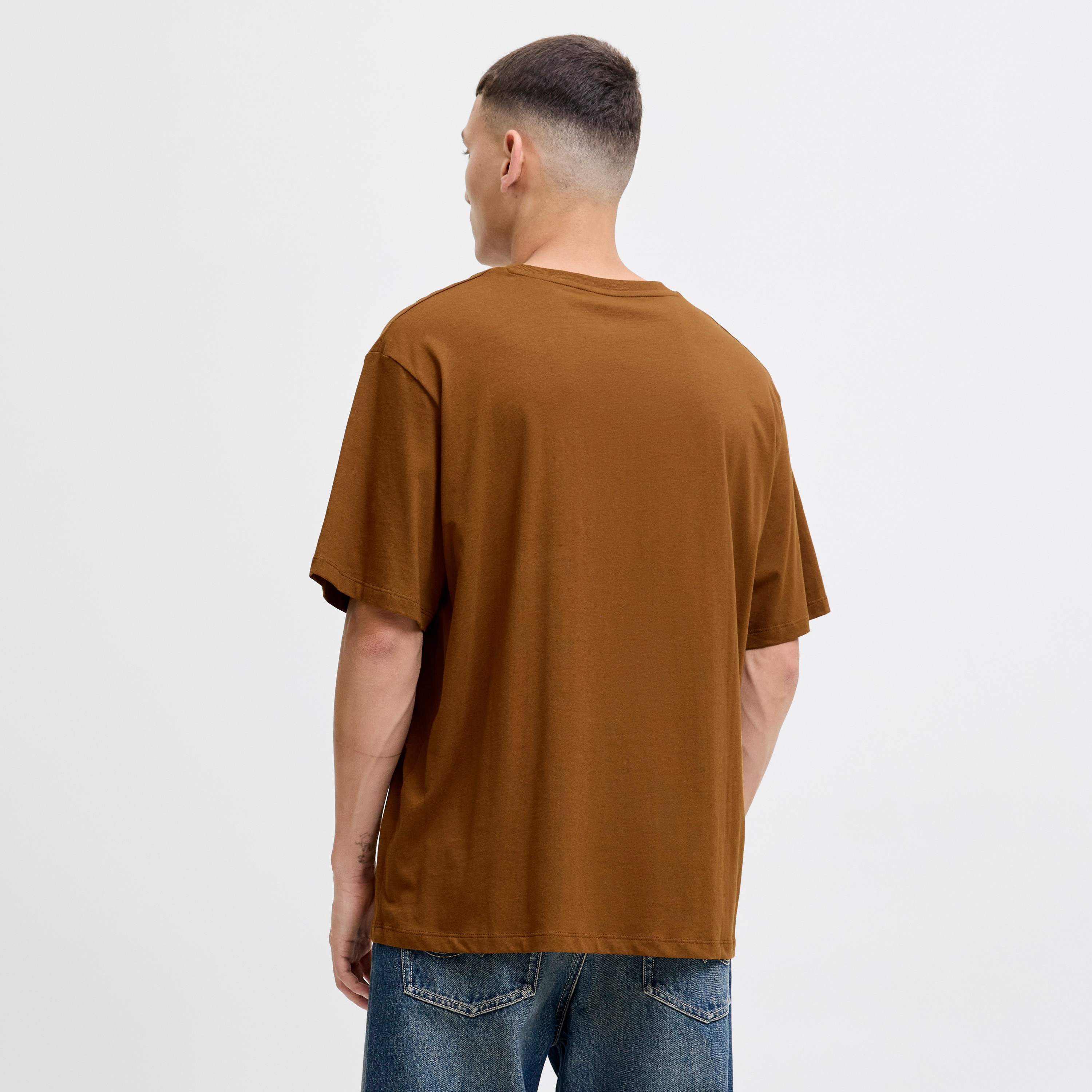 تي شيرت رجالي مطبوع بياقة دائرية وأكمام قصيرة من جاك اند جونز-men-clothing-tshirtsandpolos-tshirts-image-8