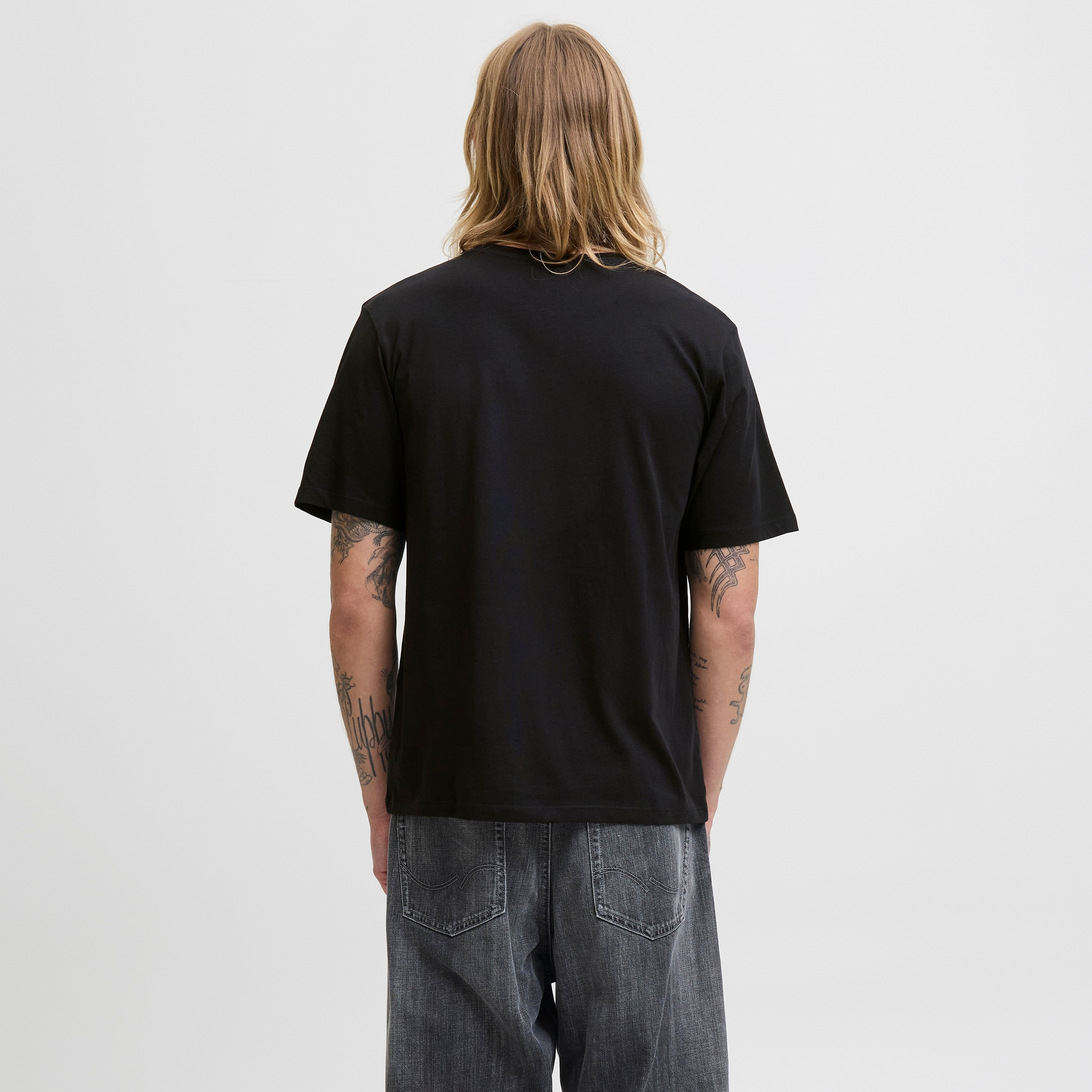 تيشيرت رجالي مطبوع برسومات بياقة دائرية وأكمام قصيرة من جاك ان جونز-men-clothing-tshirtsandpolos-tshirts-image-8