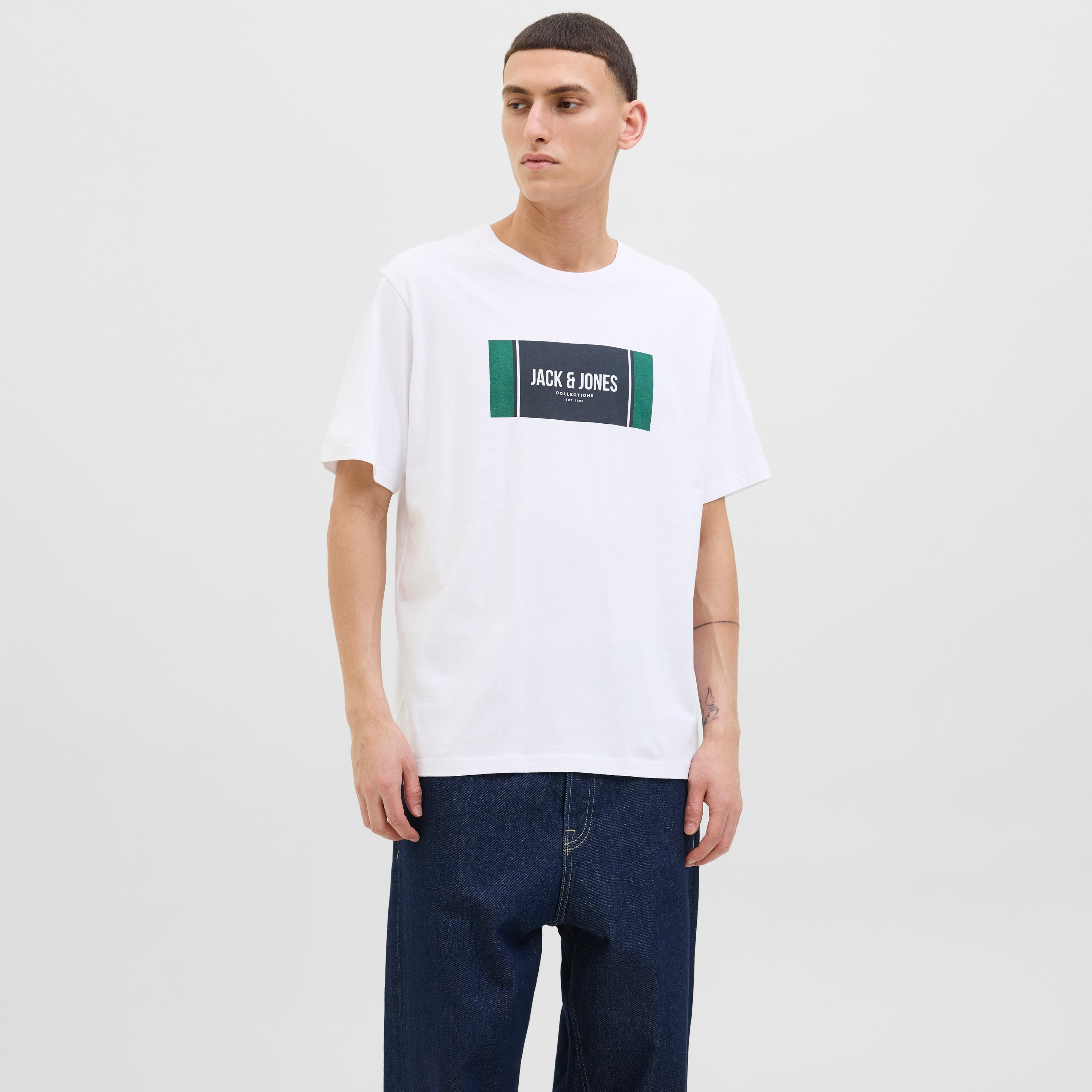 تيشيرت رجالي مطبوع برسومات بياقة دائرية وأكمام قصيرة من جاك ان جونز-men-clothing-tshirtsandpolos-tshirts-image-9