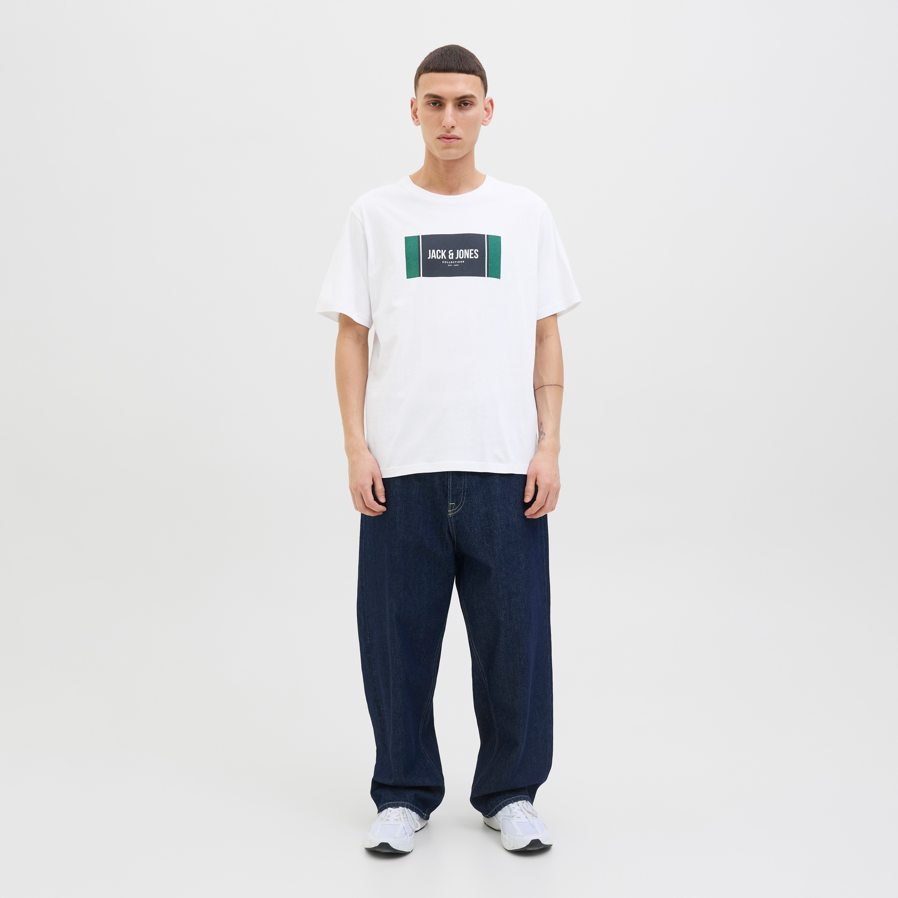 تيشيرت رجالي مطبوع برسومات بياقة دائرية وأكمام قصيرة من جاك ان جونز-men-clothing-tshirtsandpolos-tshirts-image-10