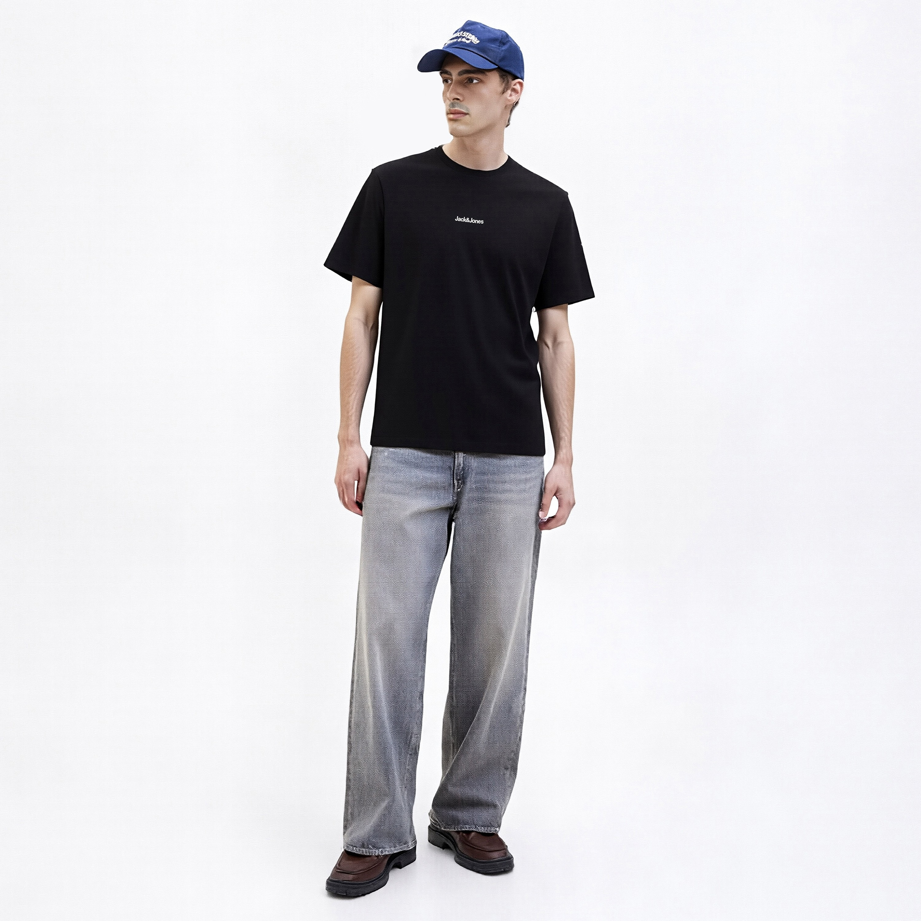 تيشيرت رجالي مطبوع برسومات بياقة دائرية وأكمام قصيرة من جاك ان جونز-men-clothing-tshirtsandpolos-tshirts-image-2