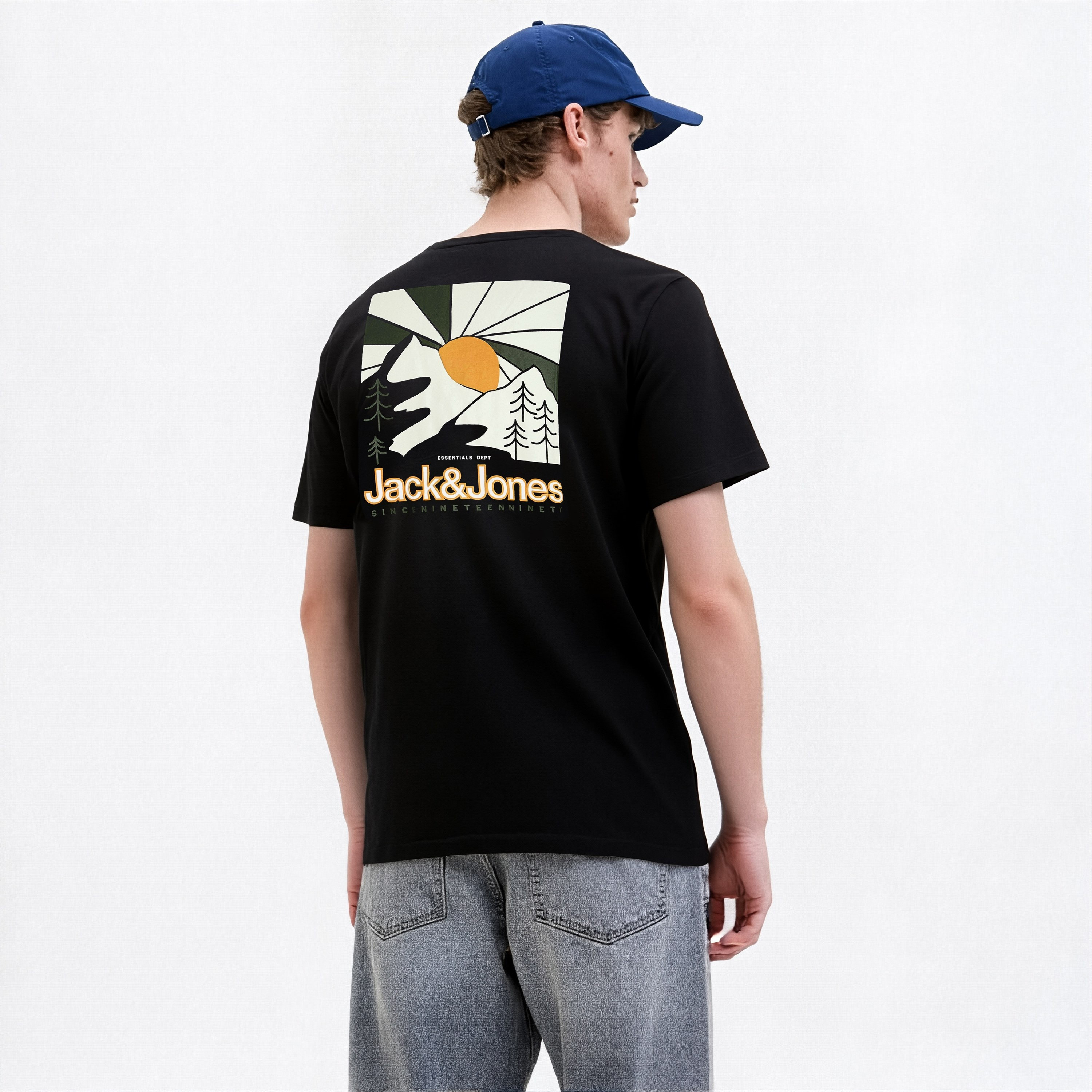 تيشيرت رجالي مطبوع برسومات بياقة دائرية وأكمام قصيرة من جاك ان جونز-men-clothing-tshirtsandpolos-tshirts-image-3