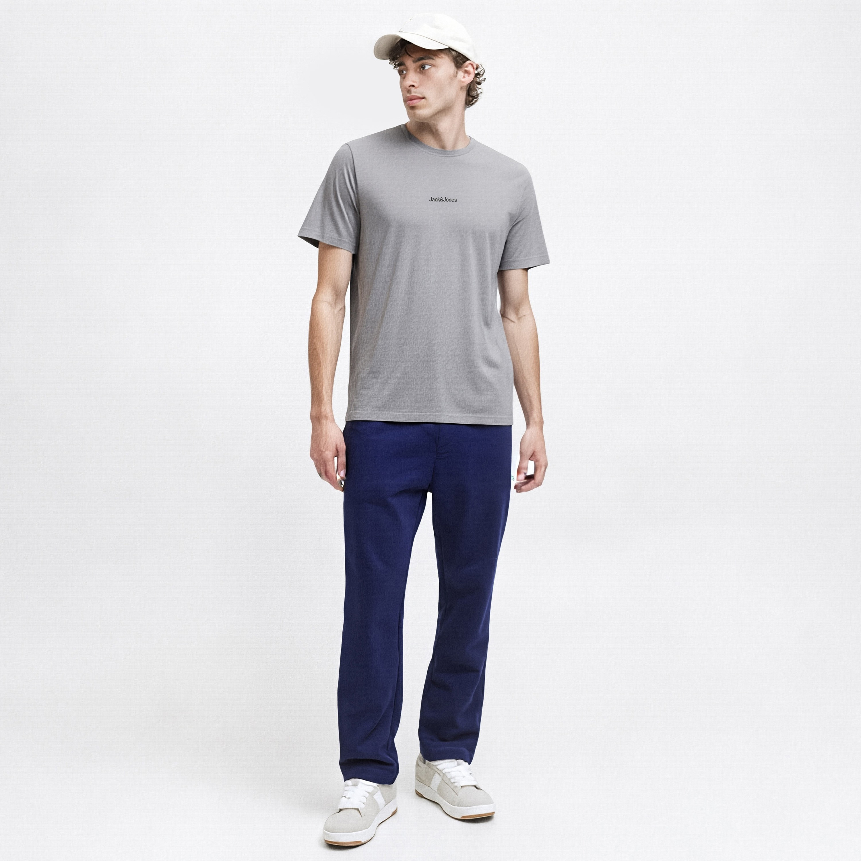 تيشيرت رجالي مطبوع برسومات بياقة دائرية وأكمام قصيرة من جاك ان جونز-men-clothing-tshirtsandpolos-tshirts-image-2