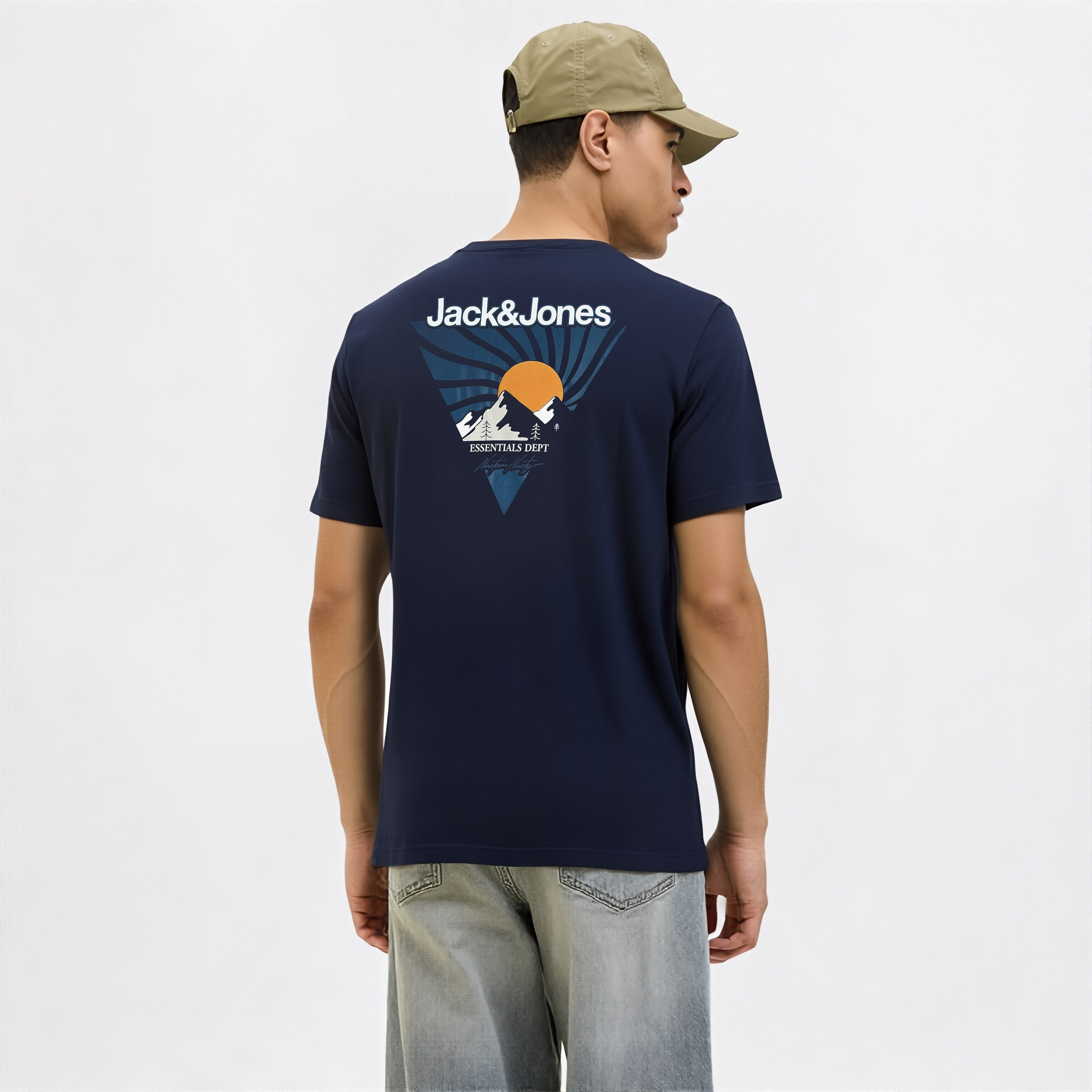 تيشيرت رجالي مطبوع برسومات بياقة دائرية وأكمام قصيرة من جاك ان جونز-men-clothing-tshirtsandpolos-tshirts-image-3