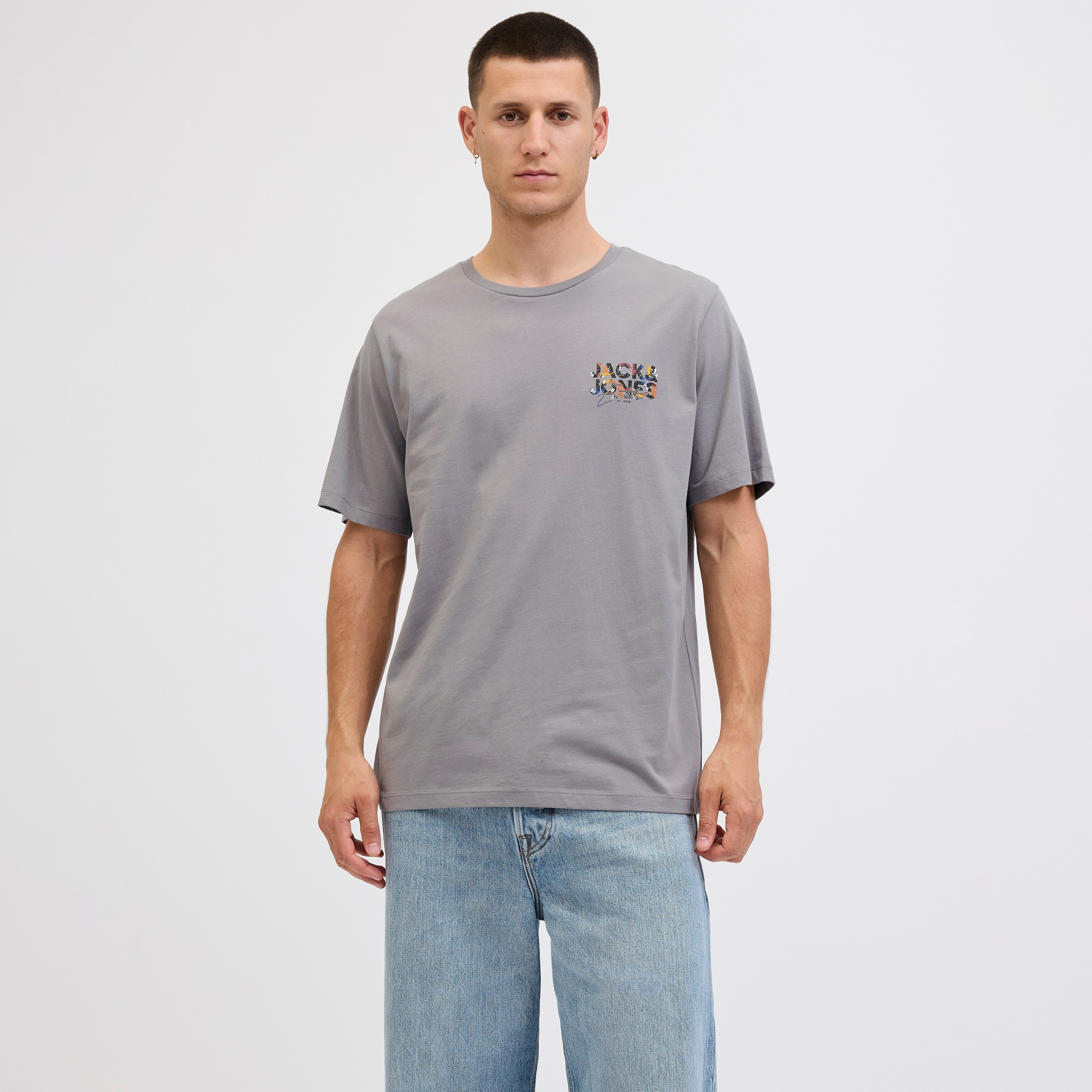 تيشيرت رجالي سادة بياقة دائرية وأكمام قصيرة من جاك ان جونز-men-clothing-tshirtsandpolos-tshirts-image-4