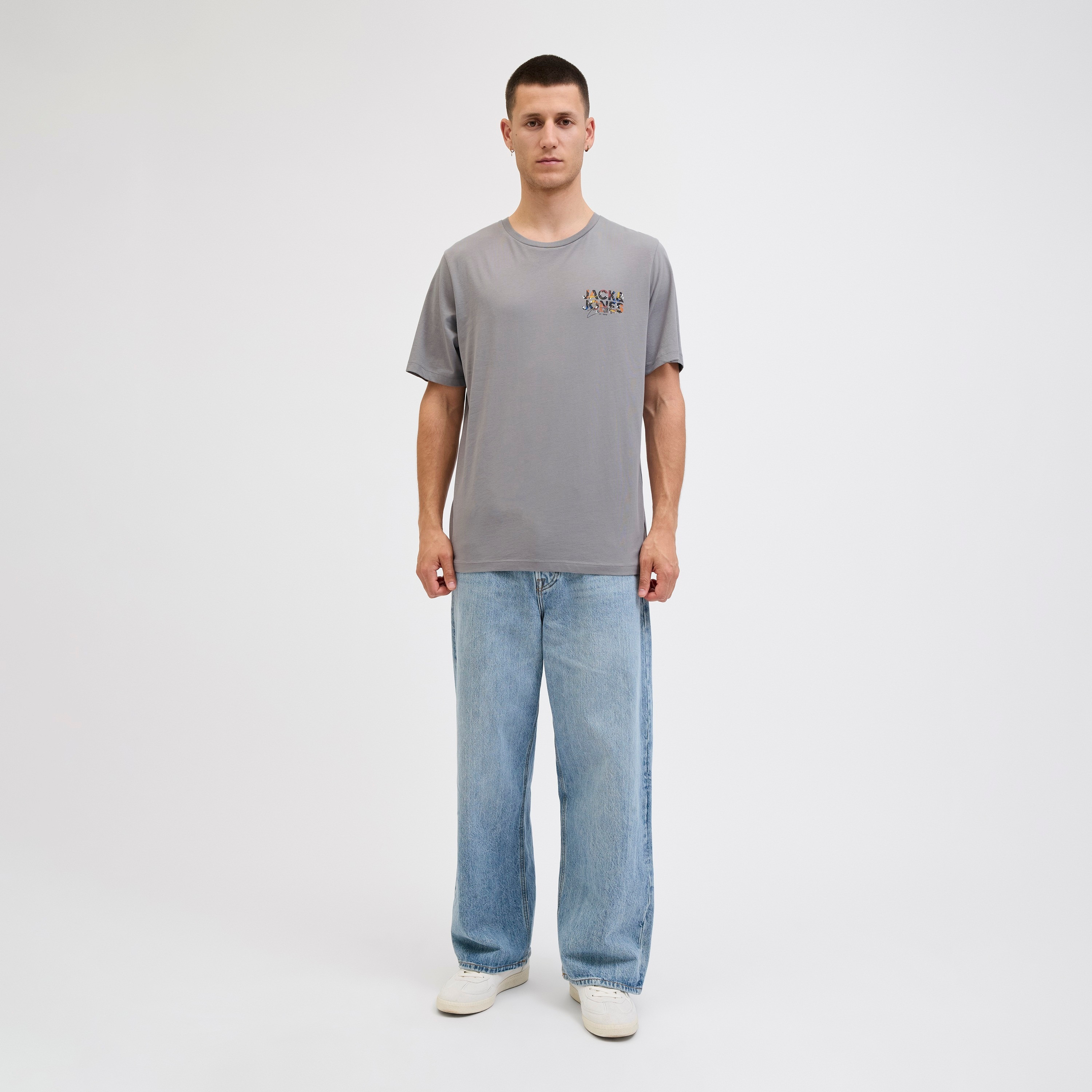 تيشيرت رجالي سادة بياقة دائرية وأكمام قصيرة من جاك ان جونز-men-clothing-tshirtsandpolos-tshirts-image-5
