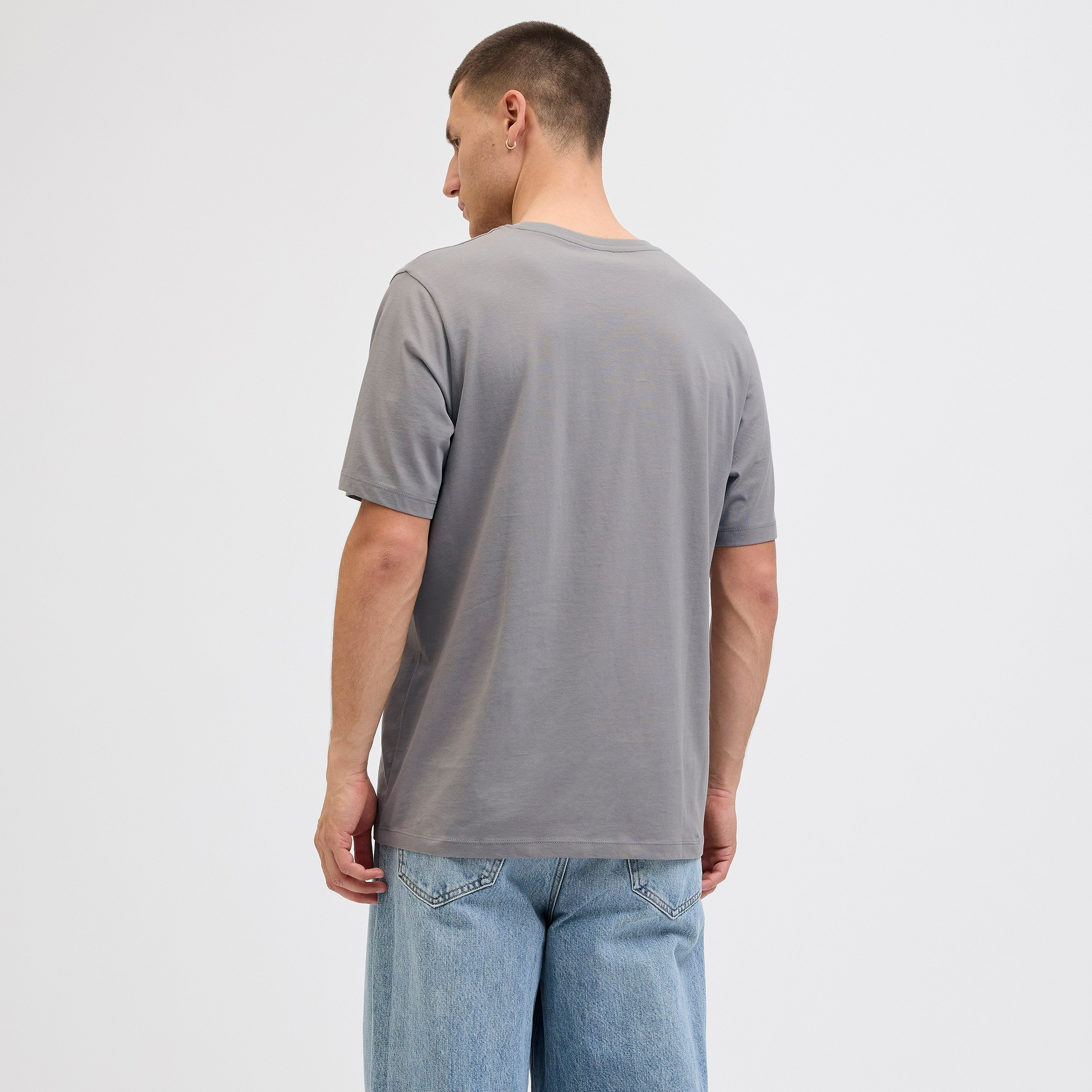تيشيرت رجالي سادة بياقة دائرية وأكمام قصيرة من جاك ان جونز-men-clothing-tshirtsandpolos-tshirts-image-7