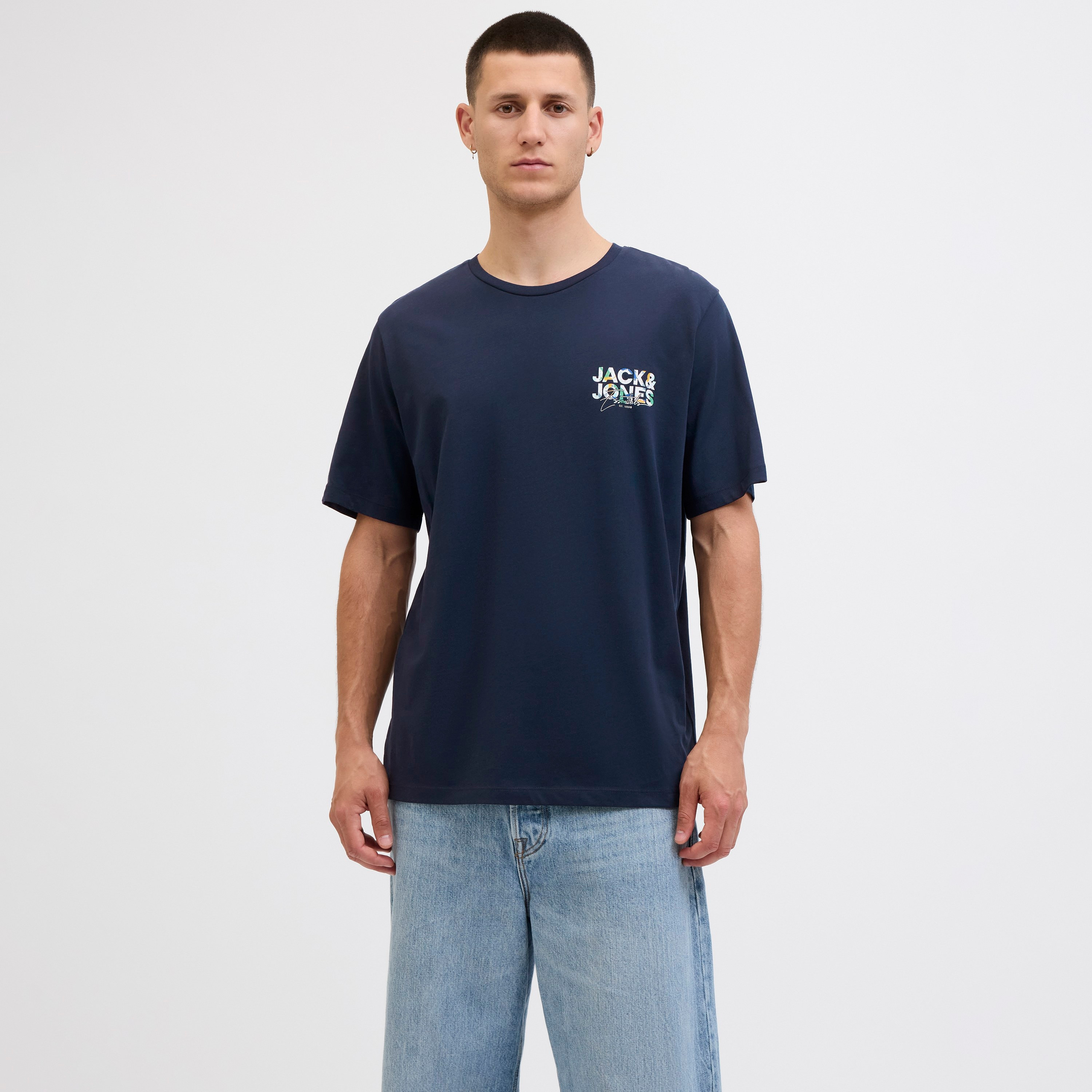 تيشيرت رجالي سادة بياقة دائرية وأكمام قصيرة من جاك ان جونز-men-clothing-tshirtsandpolos-tshirts-image-8