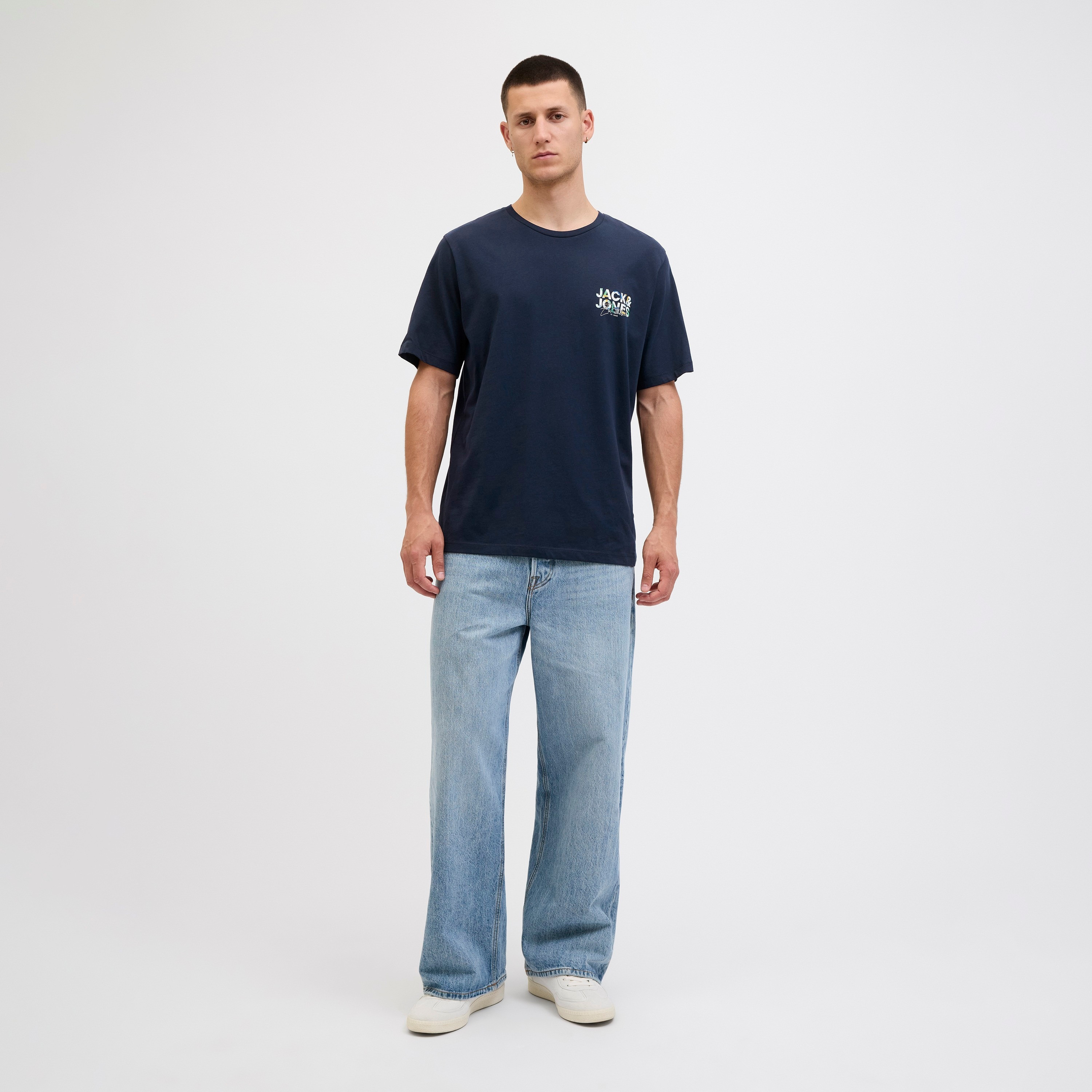 تيشيرت رجالي سادة بياقة دائرية وأكمام قصيرة من جاك ان جونز-men-clothing-tshirtsandpolos-tshirts-image-9